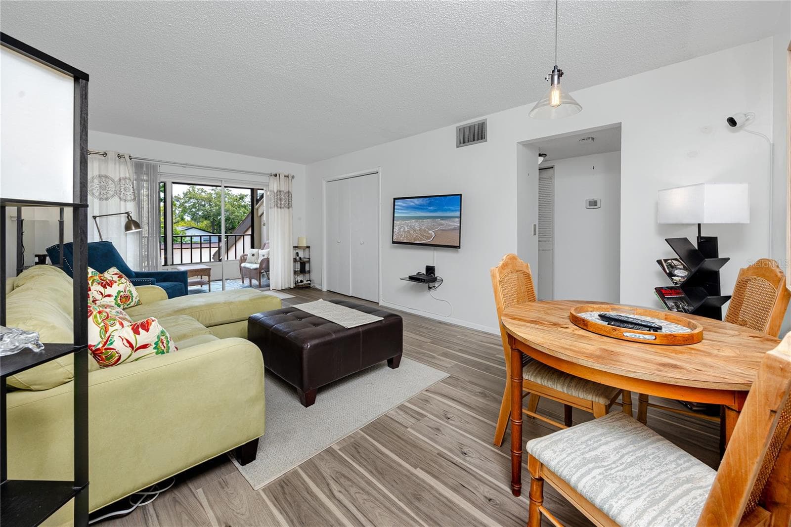 Condominium at 2207 BELLEAIR RD #B30, CLEARWATER, photo 11 of 44