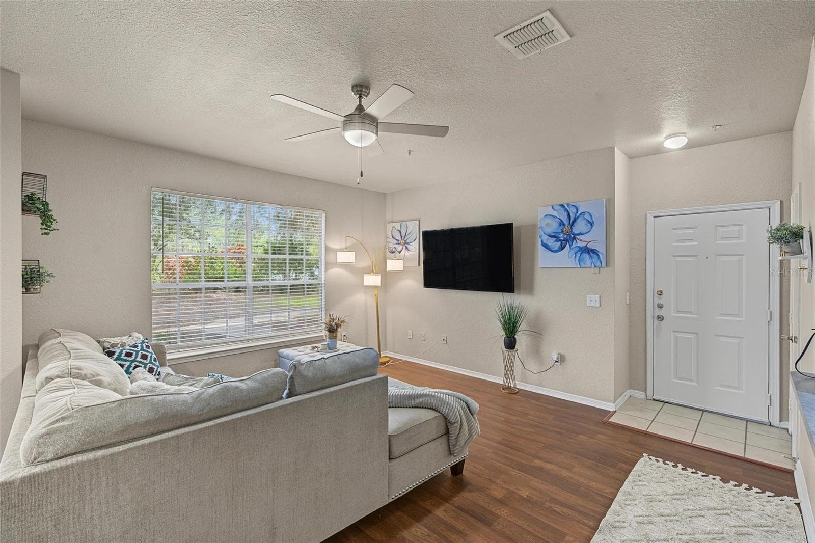 Large Open Living Room - 13123 Sanctuary Cove Drive - Unit 104 - 13123 SANCTUARY COVE DR #104, TEMPLE TERRACE
