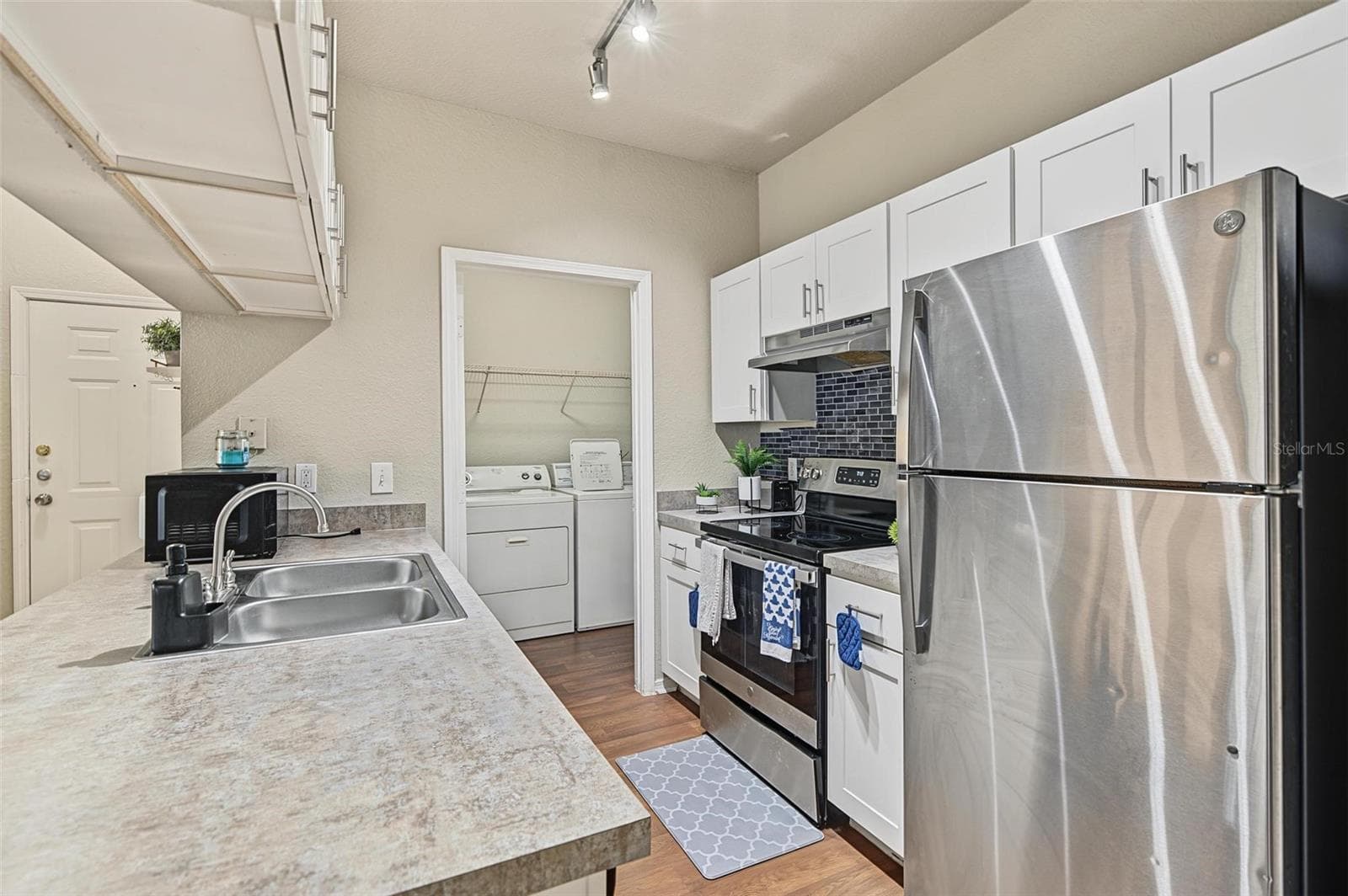 Updated Kitchen - 13123 Sanctuary Cove Drive - Unit 104 - 13123 SANCTUARY COVE DR #104, TEMPLE TERRACE