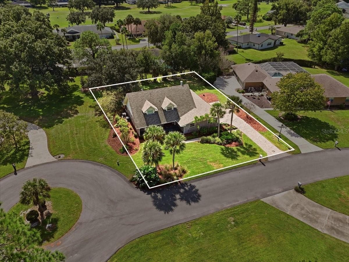 Single Family Residence at 70 GREENFIELD CT, WINTER HAVEN, photo 8 of 38