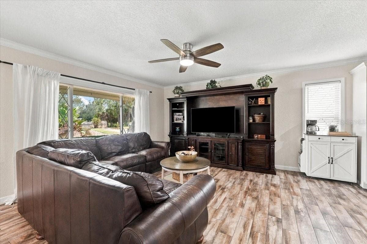 Single Family Residence at 70 GREENFIELD CT, WINTER HAVEN, photo 9 of 38
