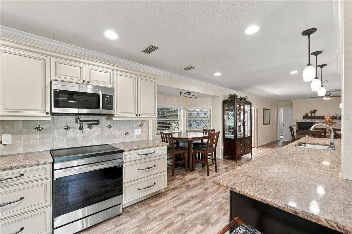 Single Family Residence at 70 GREENFIELD CT, WINTER HAVEN, photo 12 of 38