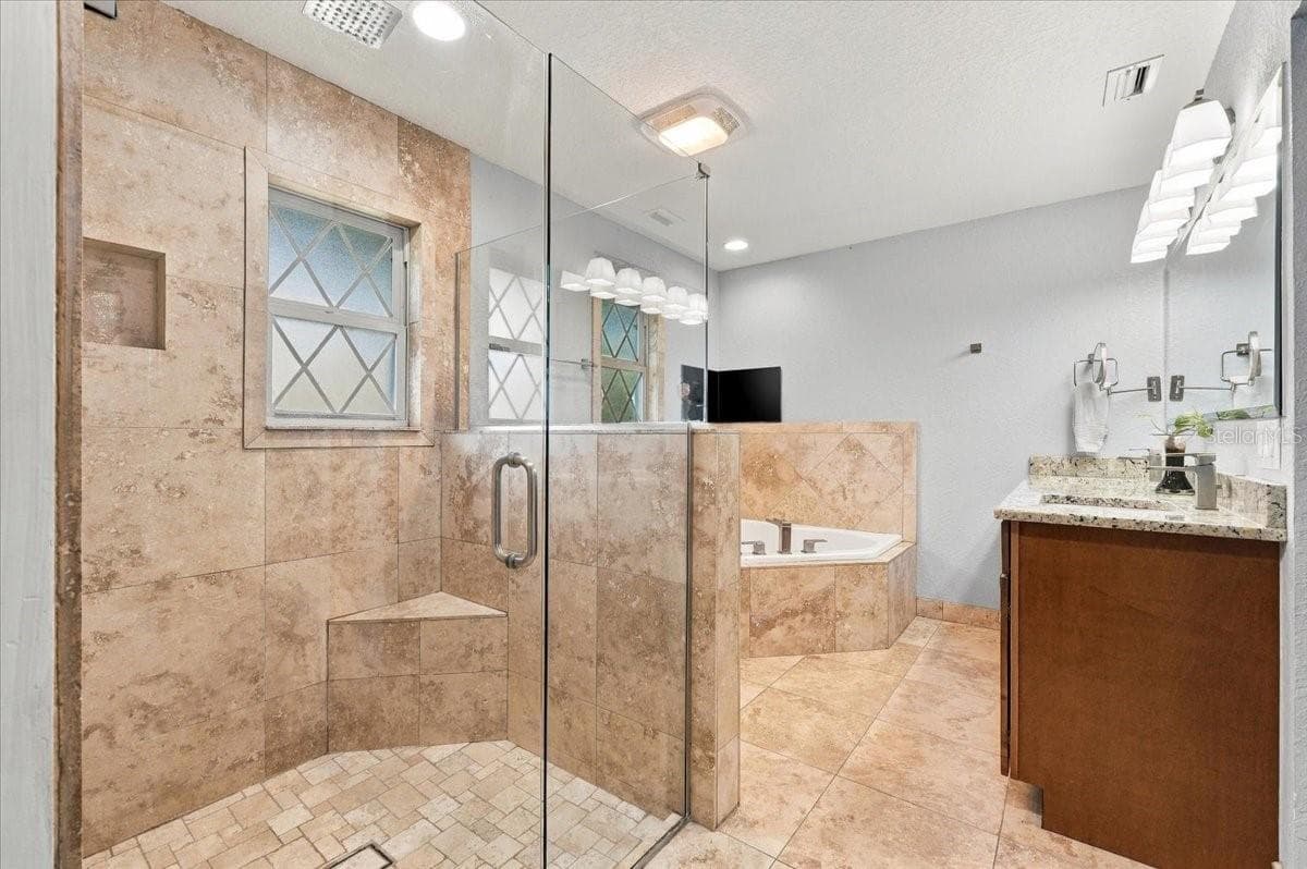 Single Family Residence at 70 GREENFIELD CT, WINTER HAVEN, photo 18 of 38