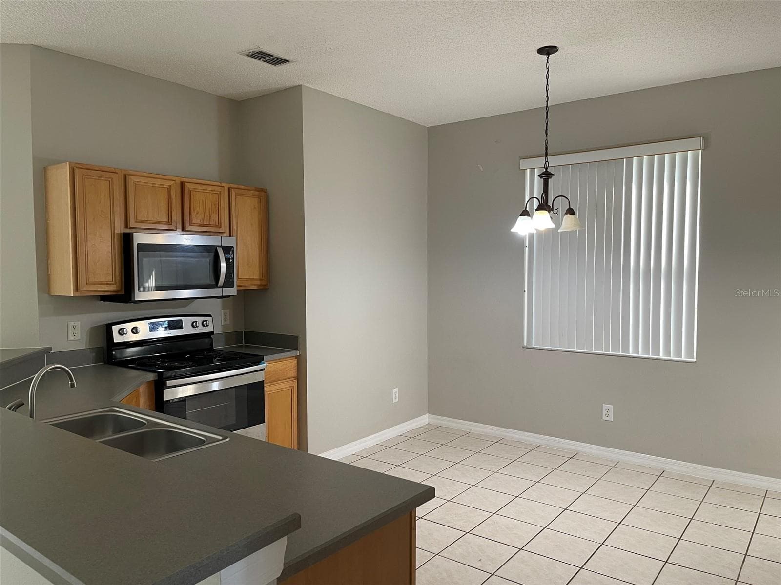 Single Family Residence at 1322 ROYAL SAINT GEORGE DR, ORLANDO, photo 6 of 13