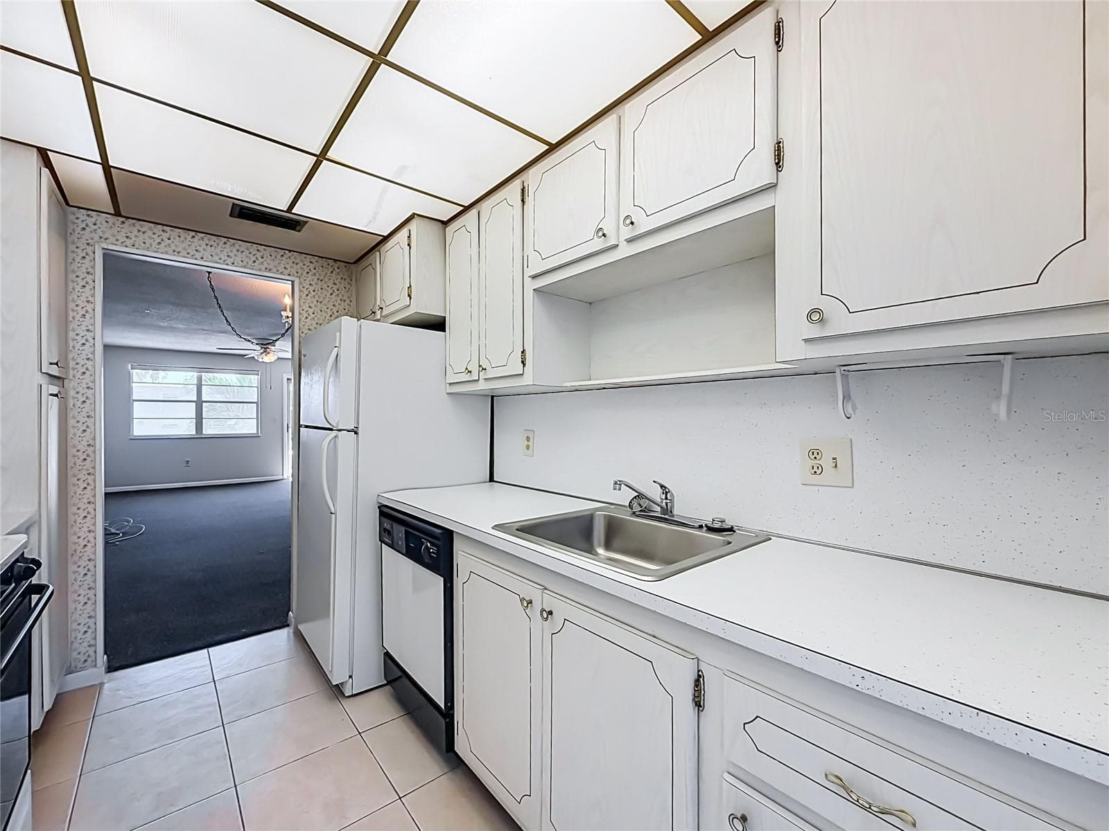 All appliances remain - 3128 59TH ST S #204, GULFPORT