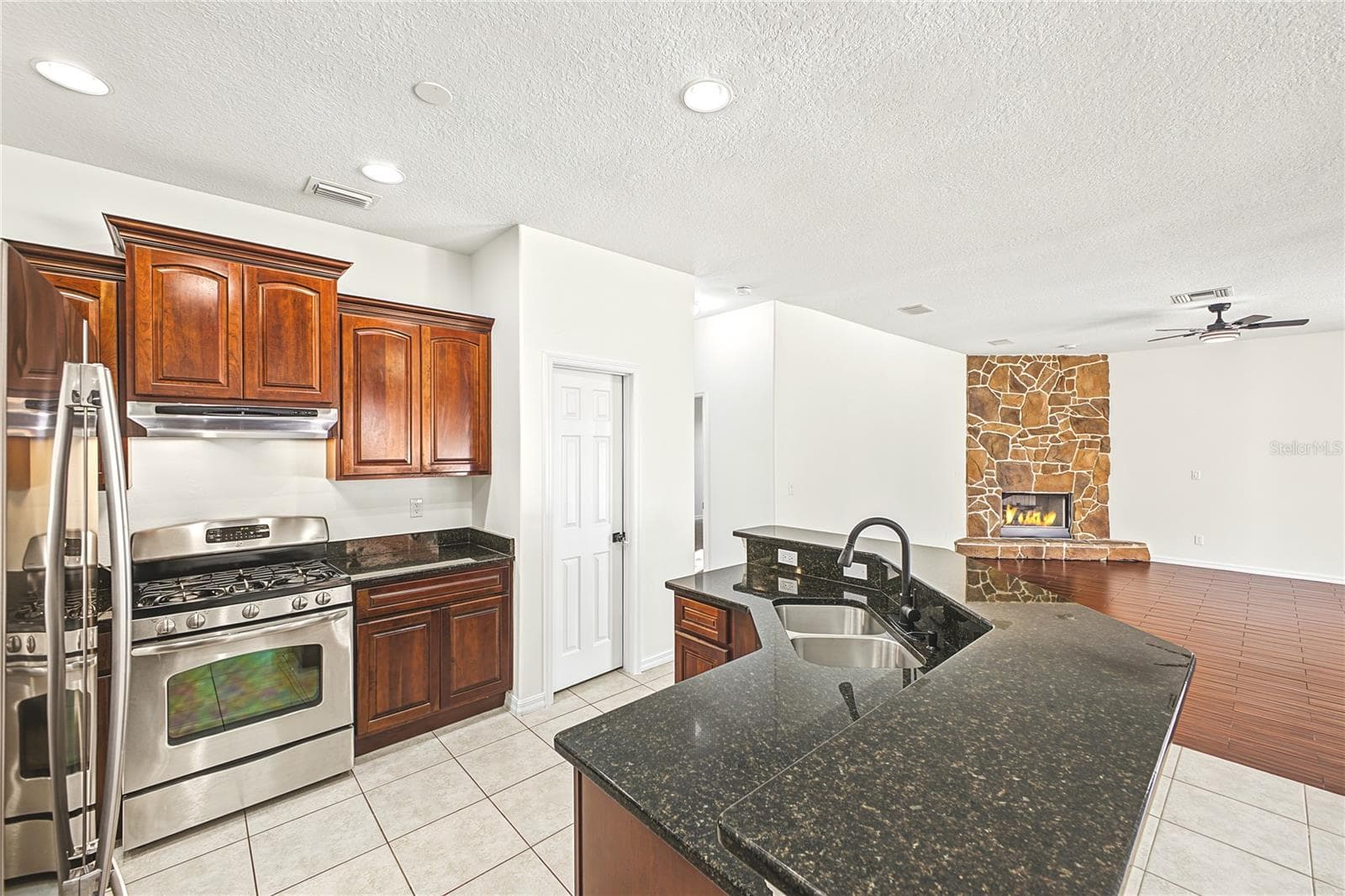 Single Family Residence at 14028 VISTA DEL LAGO BLVD, CLERMONT, photo 23 of 35