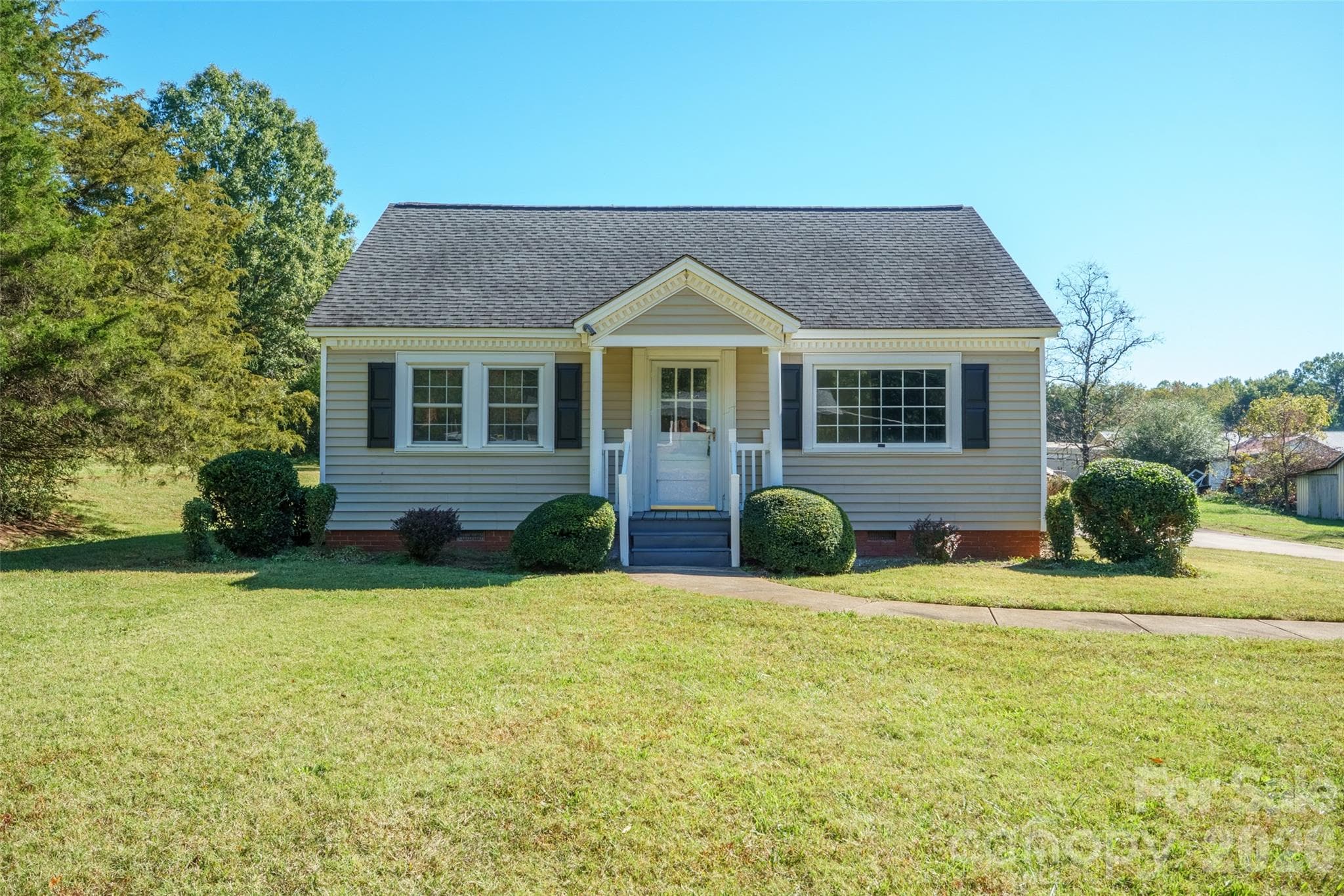 Single Family Residence at 603 Westminster Drive, Statesville, photo 2 of 28
