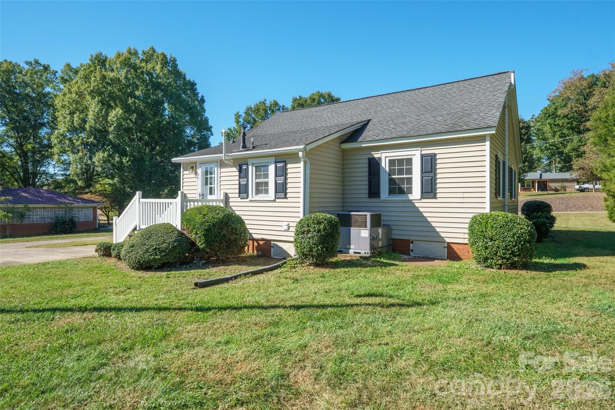 Single Family Residence at 603 Westminster Drive, Statesville, photo 4 of 28