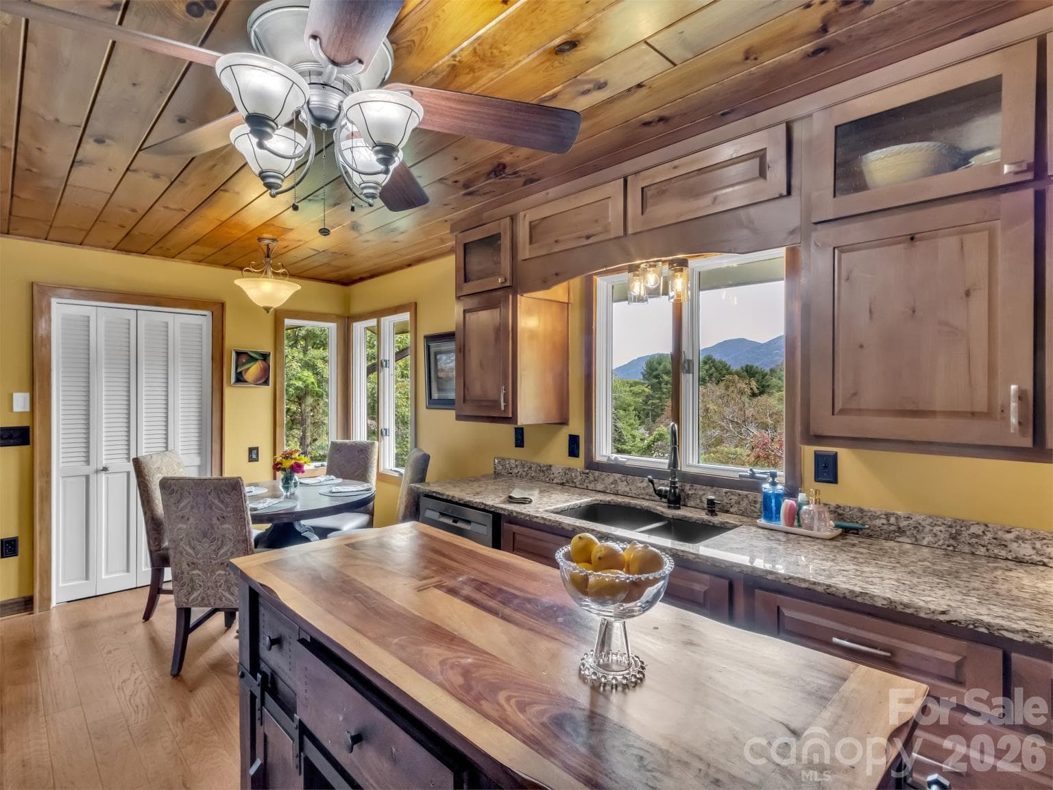 Kitchen and Breakfast nook - 91 Worsham Drive, Waynesville