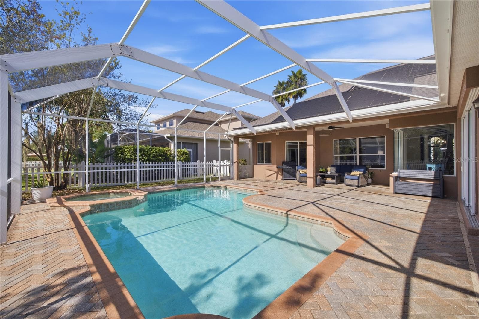 HEATED POOL AND SPA! Fully covered exterior and lanai with sitting area. - 3905 SORREL VINE DR, WESLEY CHAPEL