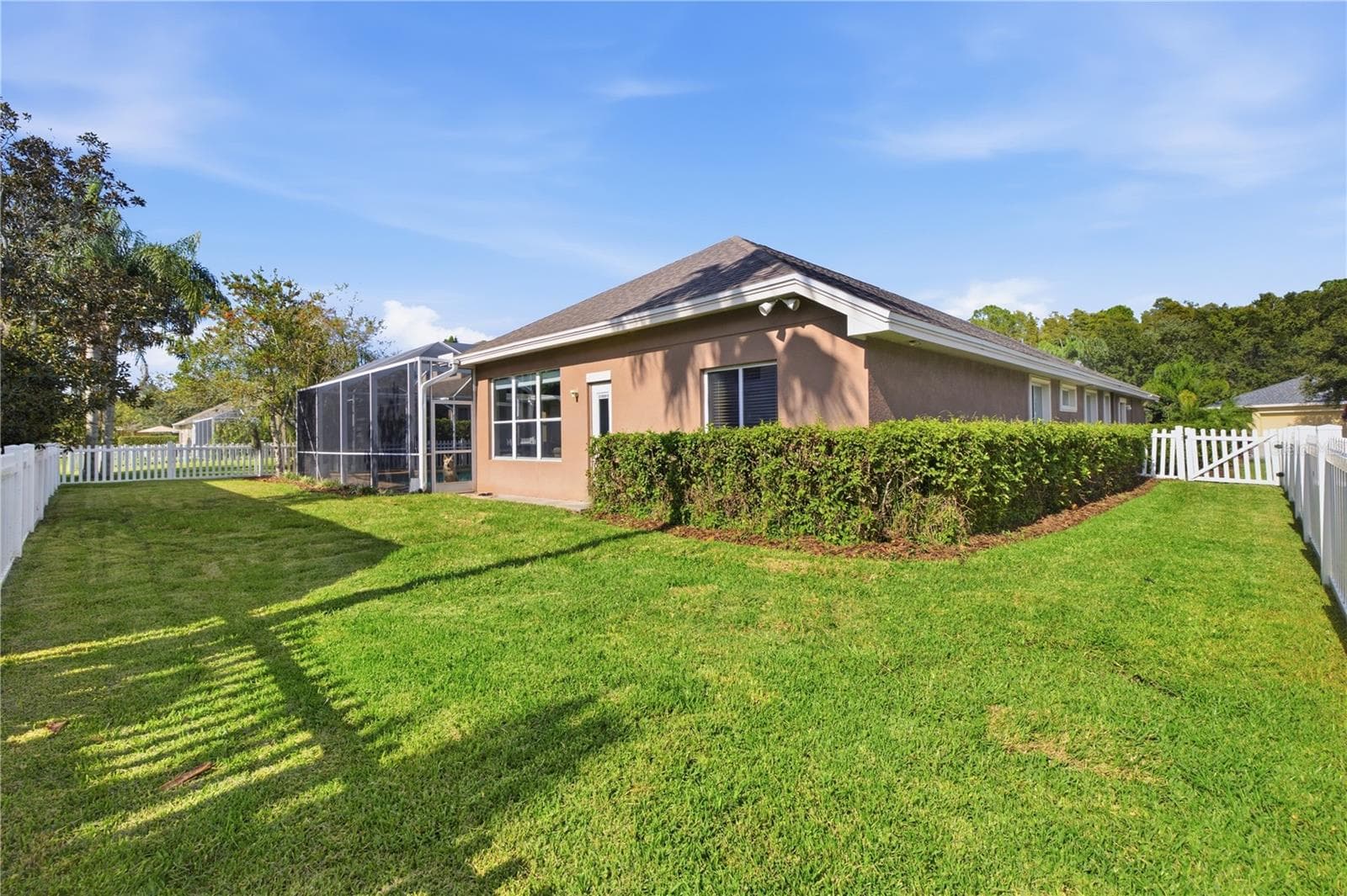 Backyard is fully fenced! - 3905 SORREL VINE DR, WESLEY CHAPEL
