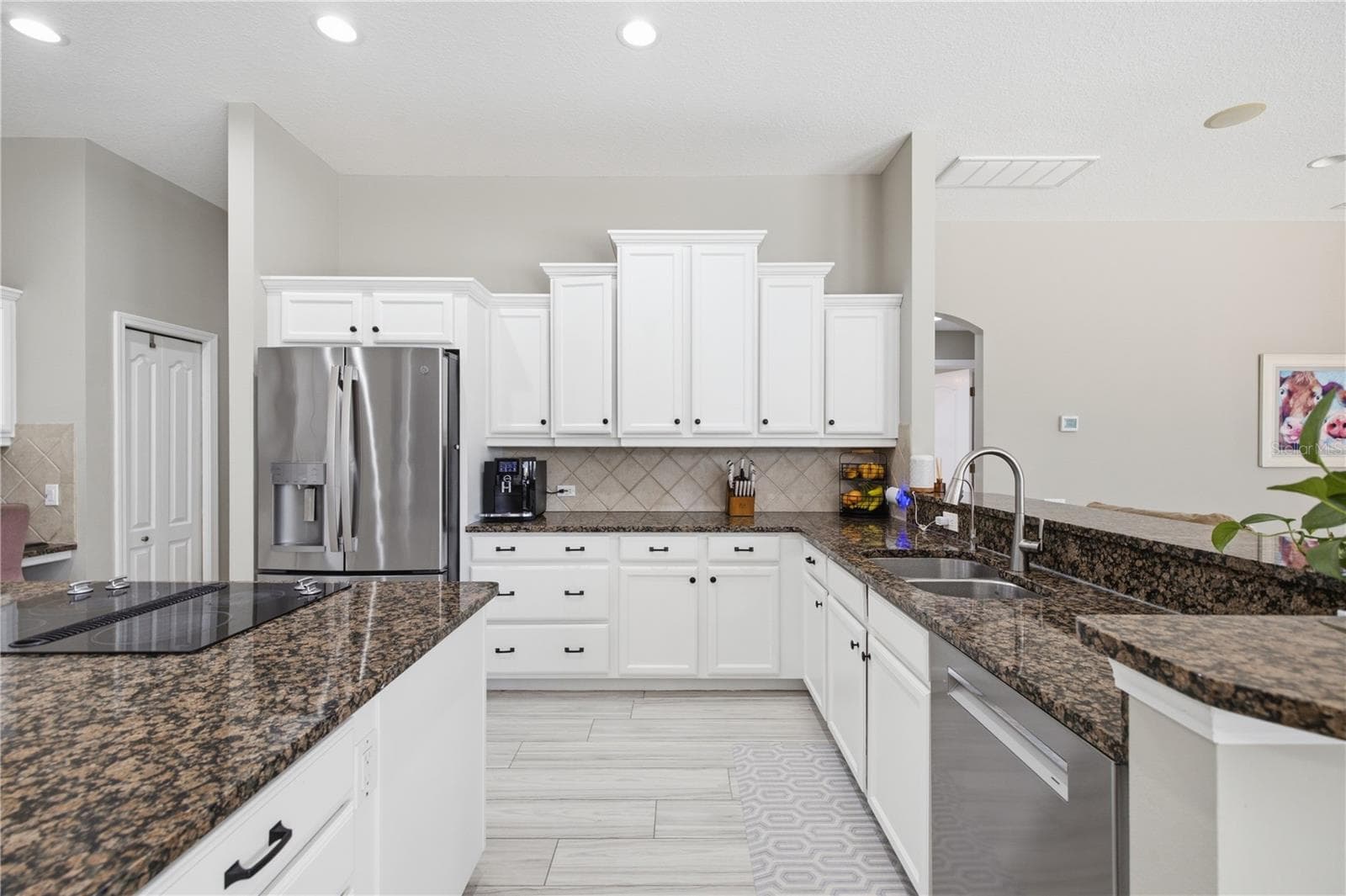 LARGE open kitchen with TONS of storage, wall mounted oven and microwave combo, island cooktop, tons of counterspace, etc. - 3905 SORREL VINE DR, WESLEY CHAPEL