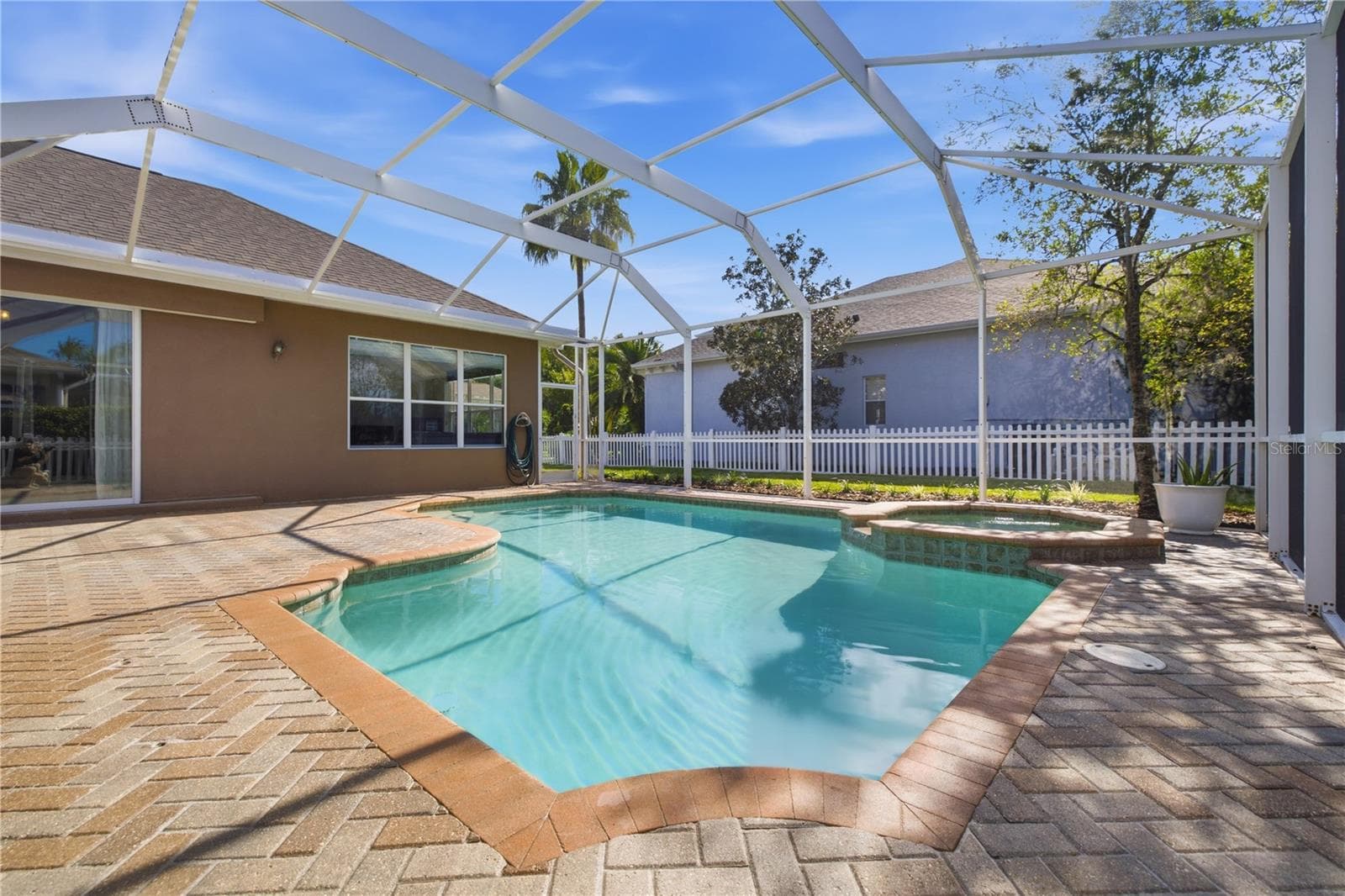 Pool, well maintained and ready for your gatherings and enjoyment. - 3905 SORREL VINE DR, WESLEY CHAPEL