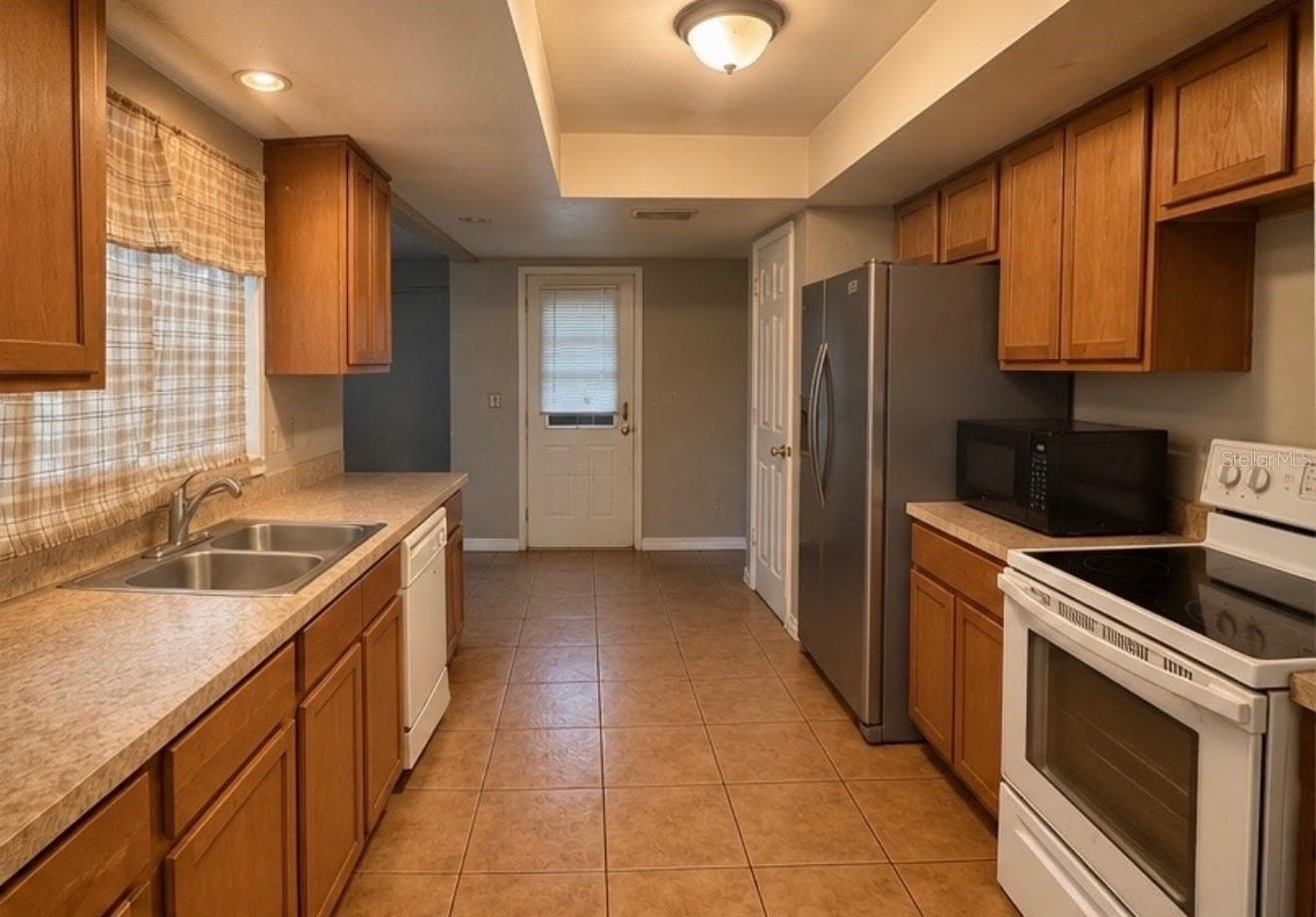 Single Family Residence at 2711 PIONEER RD, ORLANDO, photo 2 of 11