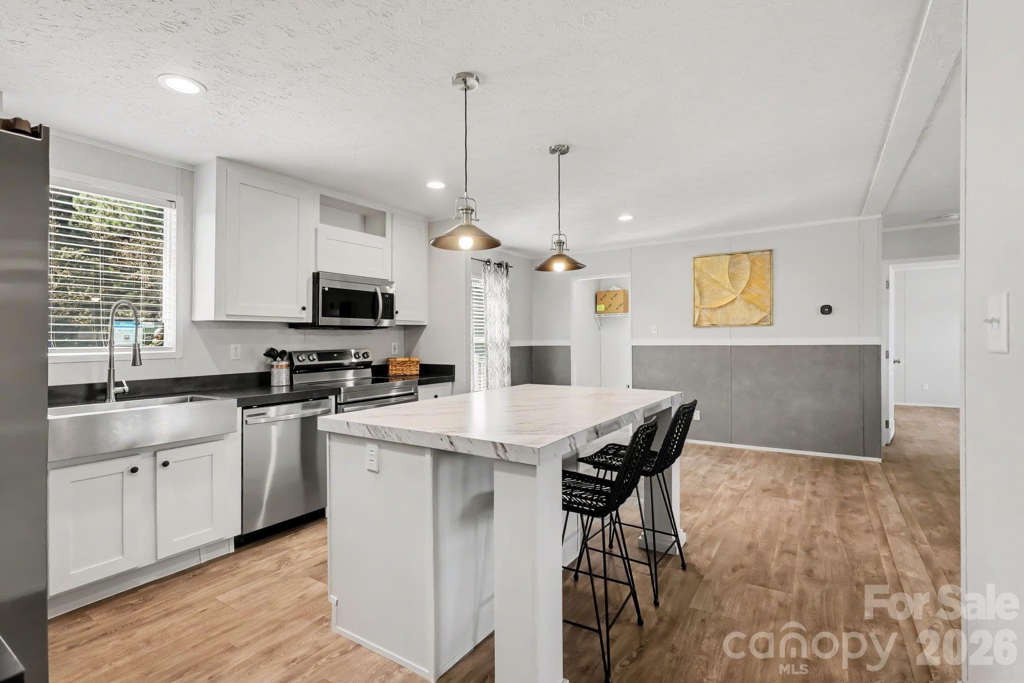 Single Family Residence at 806 Eagleview Lane, Lawndale, photo 6 of 27