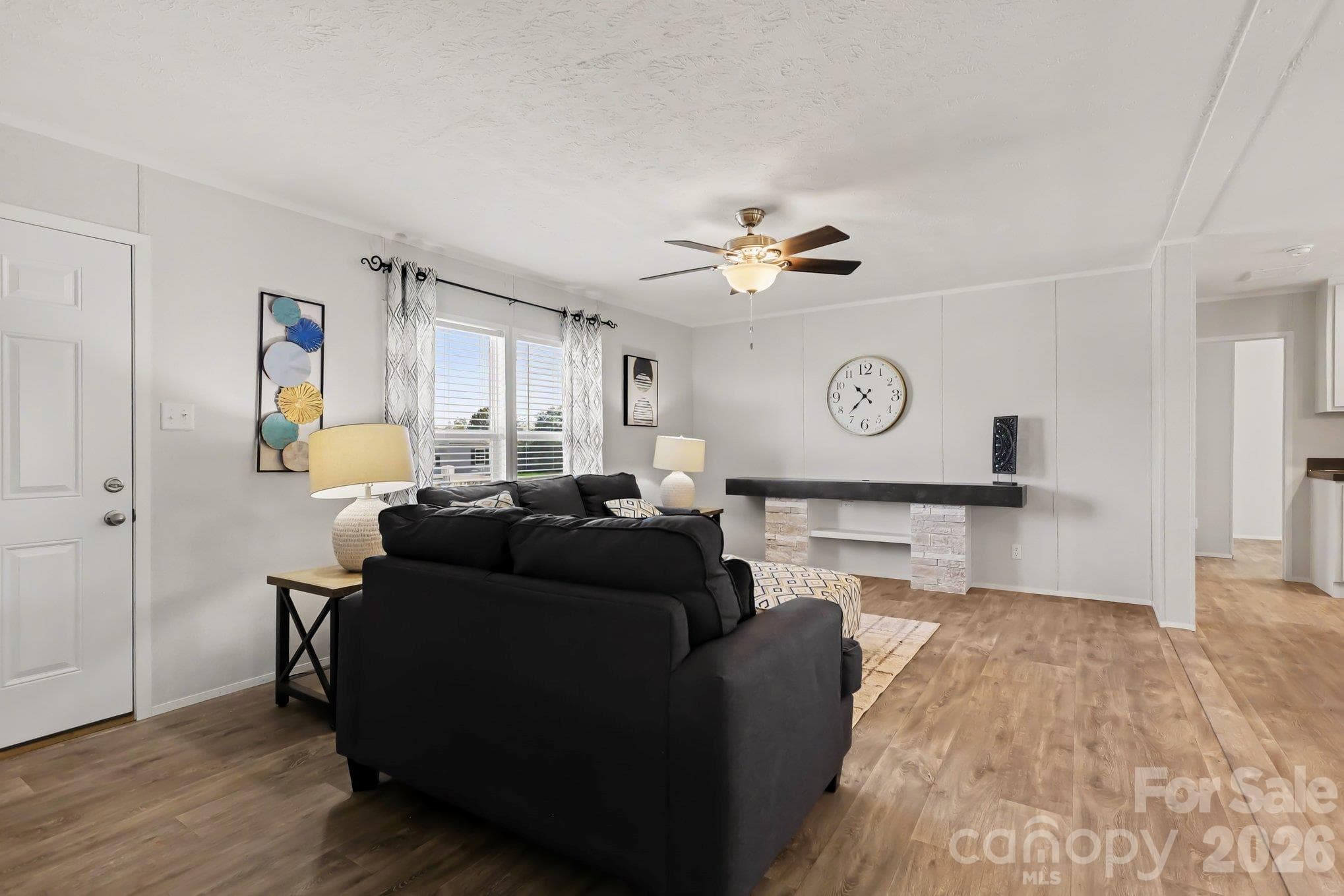 Single Family Residence at 806 Eagleview Lane, Lawndale, photo 13 of 27