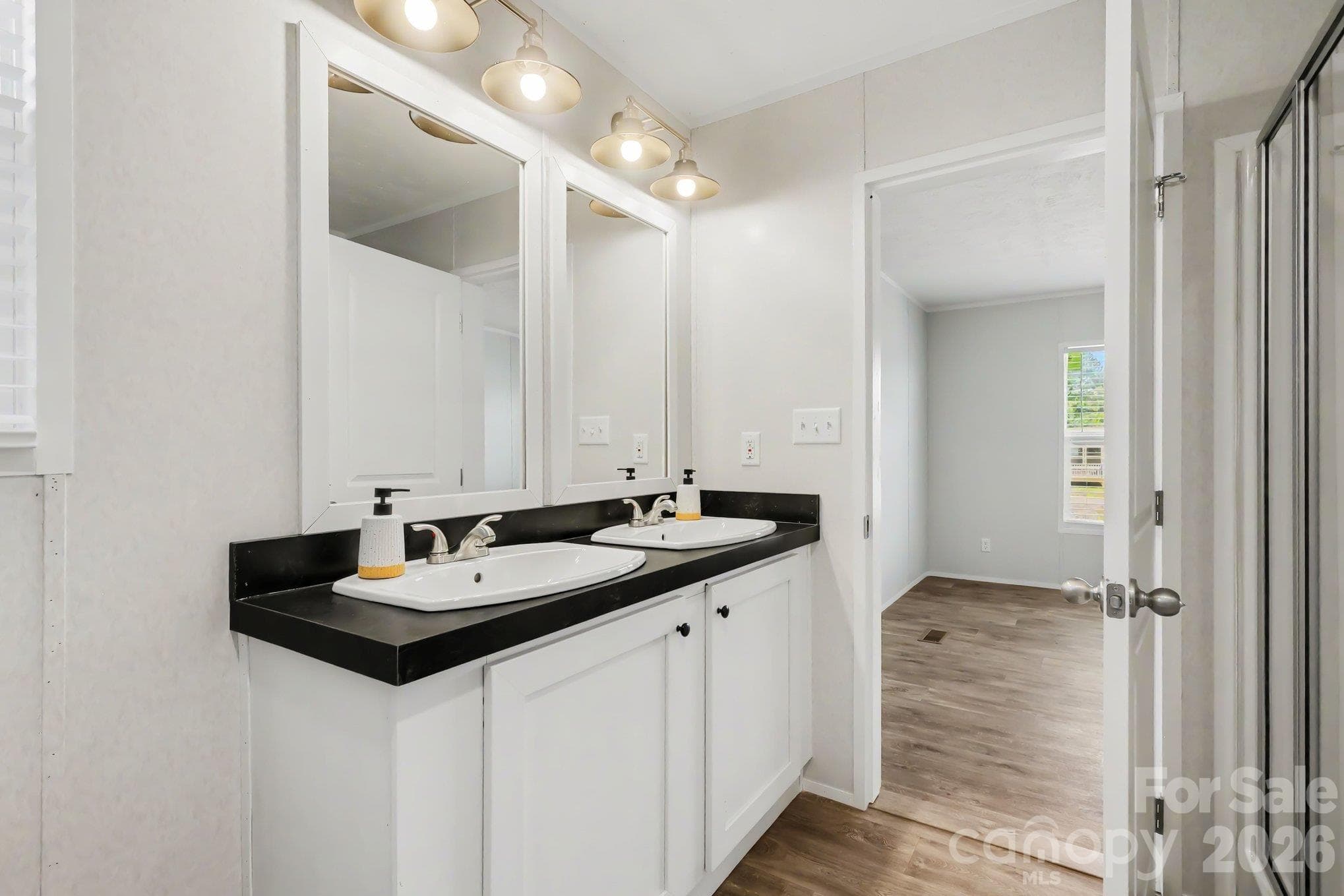 Single Family Residence at 806 Eagleview Lane, Lawndale, photo 16 of 27