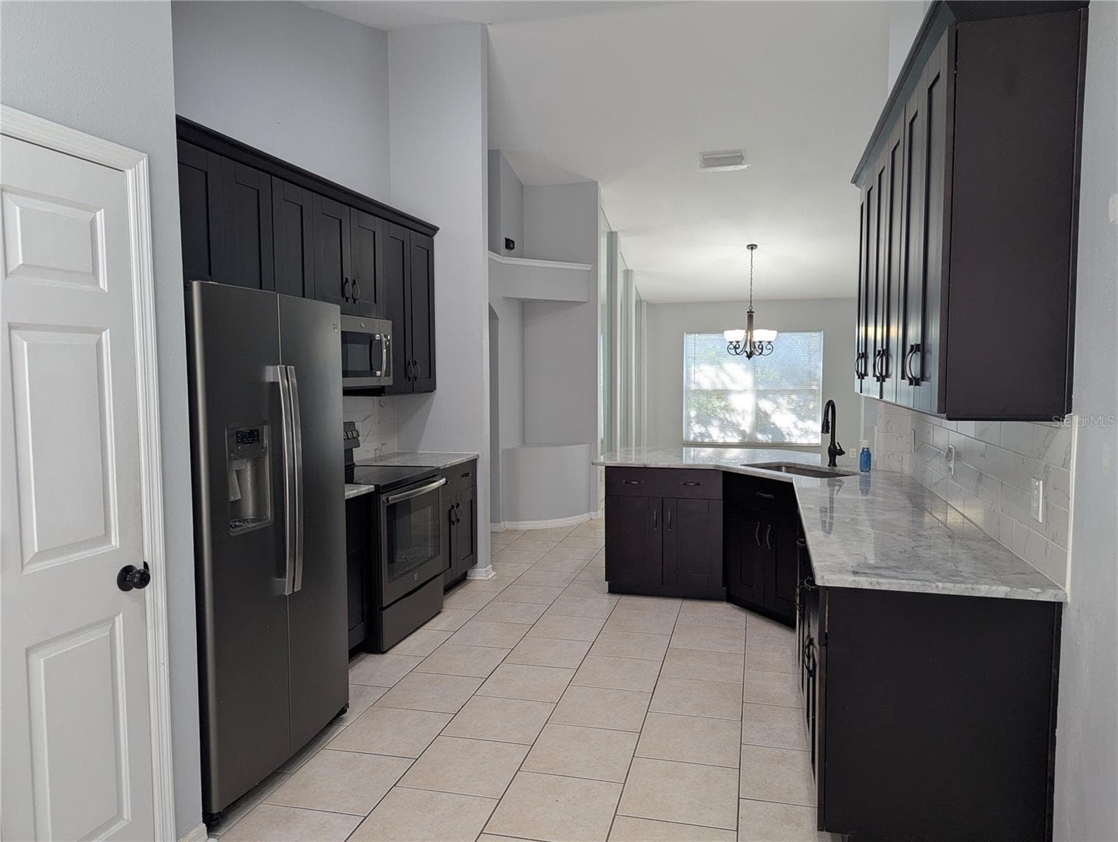 Single Family Residence at 6907 FREEPORT RD, RIVERVIEW, photo 2 of 47