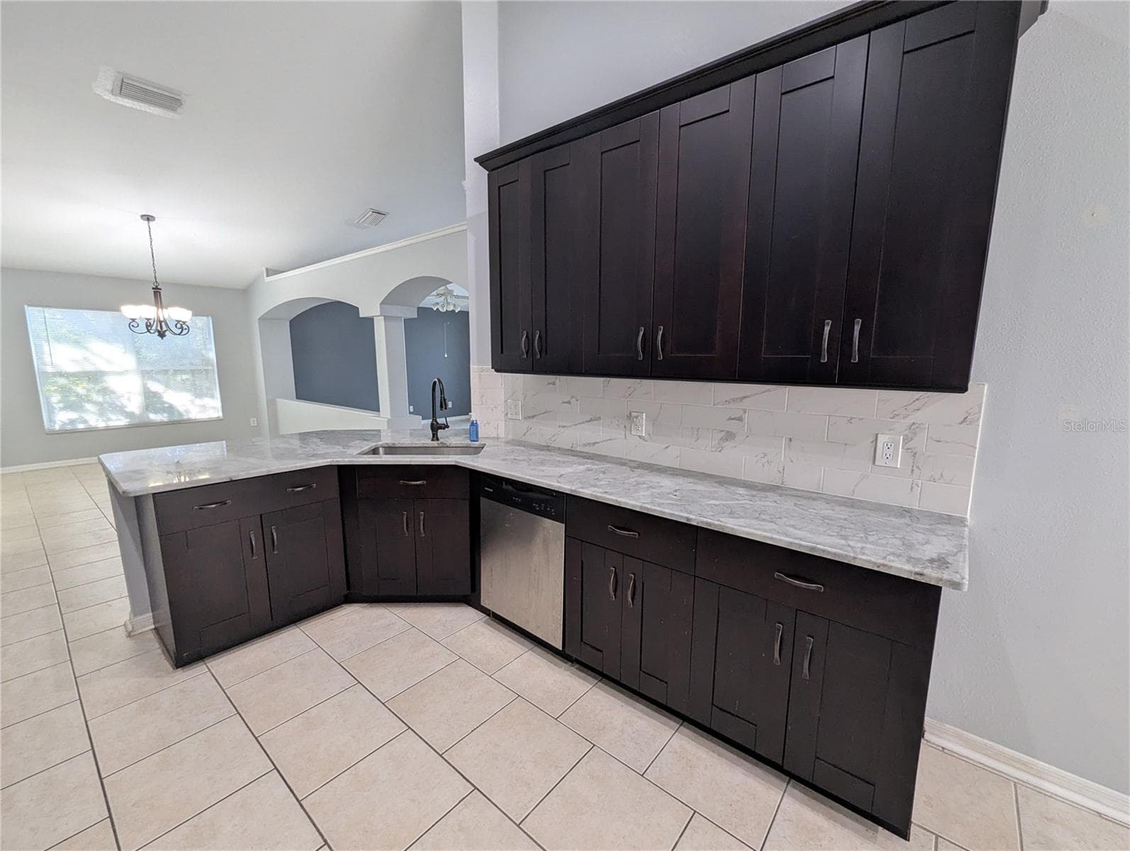 Single Family Residence at 6907 FREEPORT RD, RIVERVIEW, photo 3 of 47