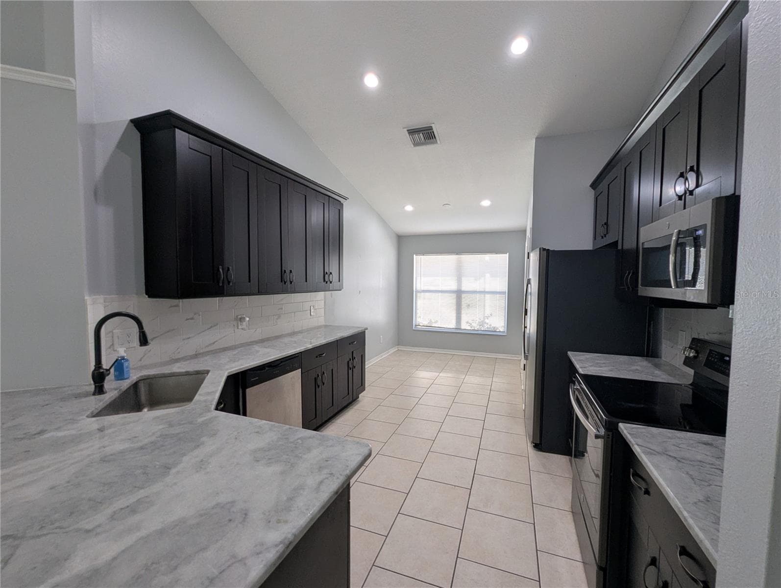 Single Family Residence at 6907 FREEPORT RD, RIVERVIEW, photo 16 of 47