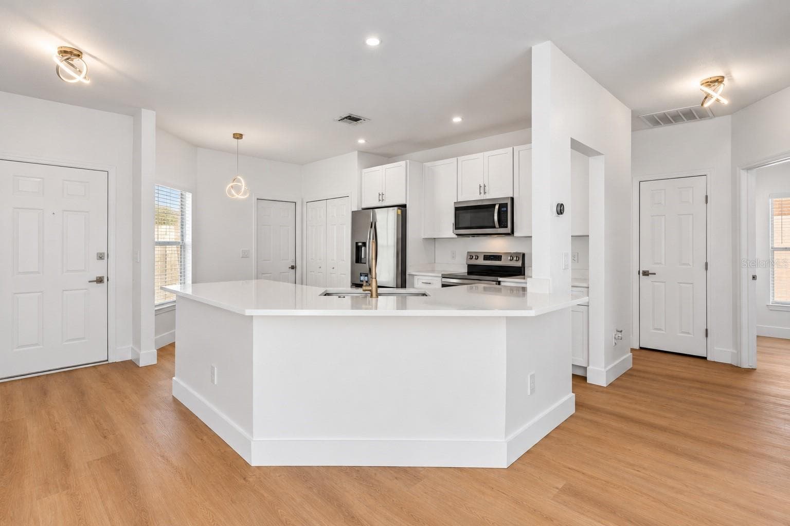 Single Family Residence at 573 SHORT PINE CIR, ORLANDO, photo 12 of 34