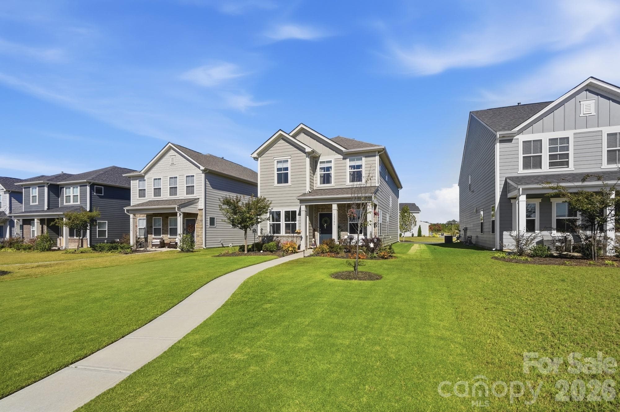 Single Family Residence at 15506 Parkside Crossing Drive, Charlotte, photo 4 of 47
