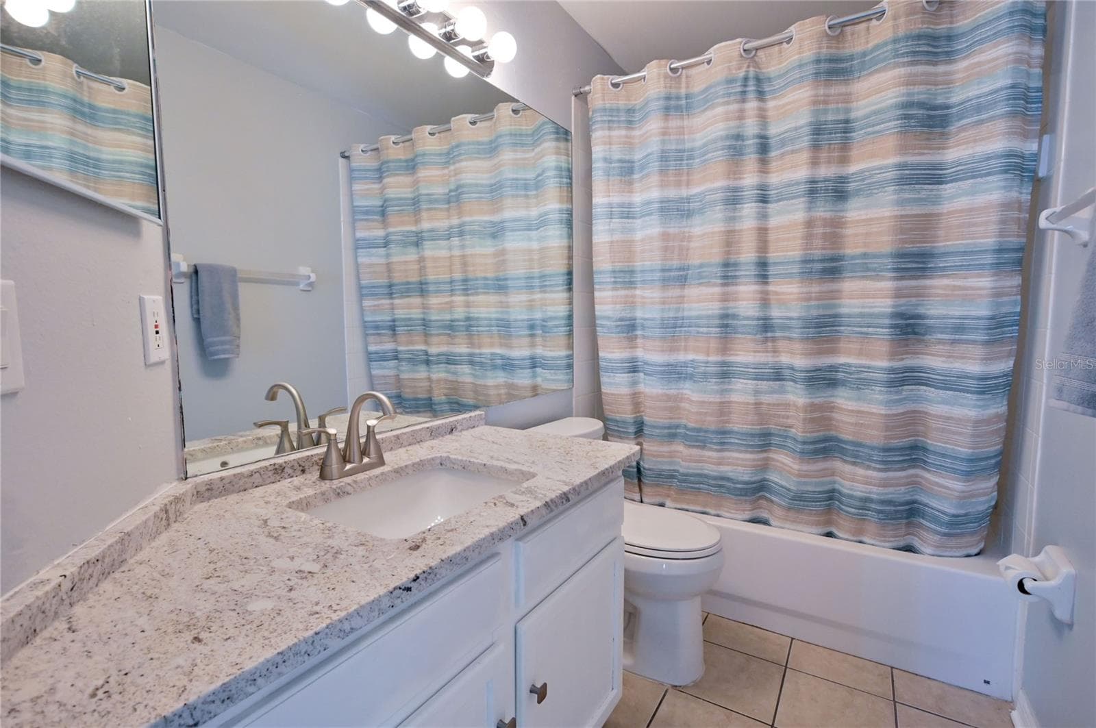 Guest bath with tub - 4680 56TH DR E, BRADENTON