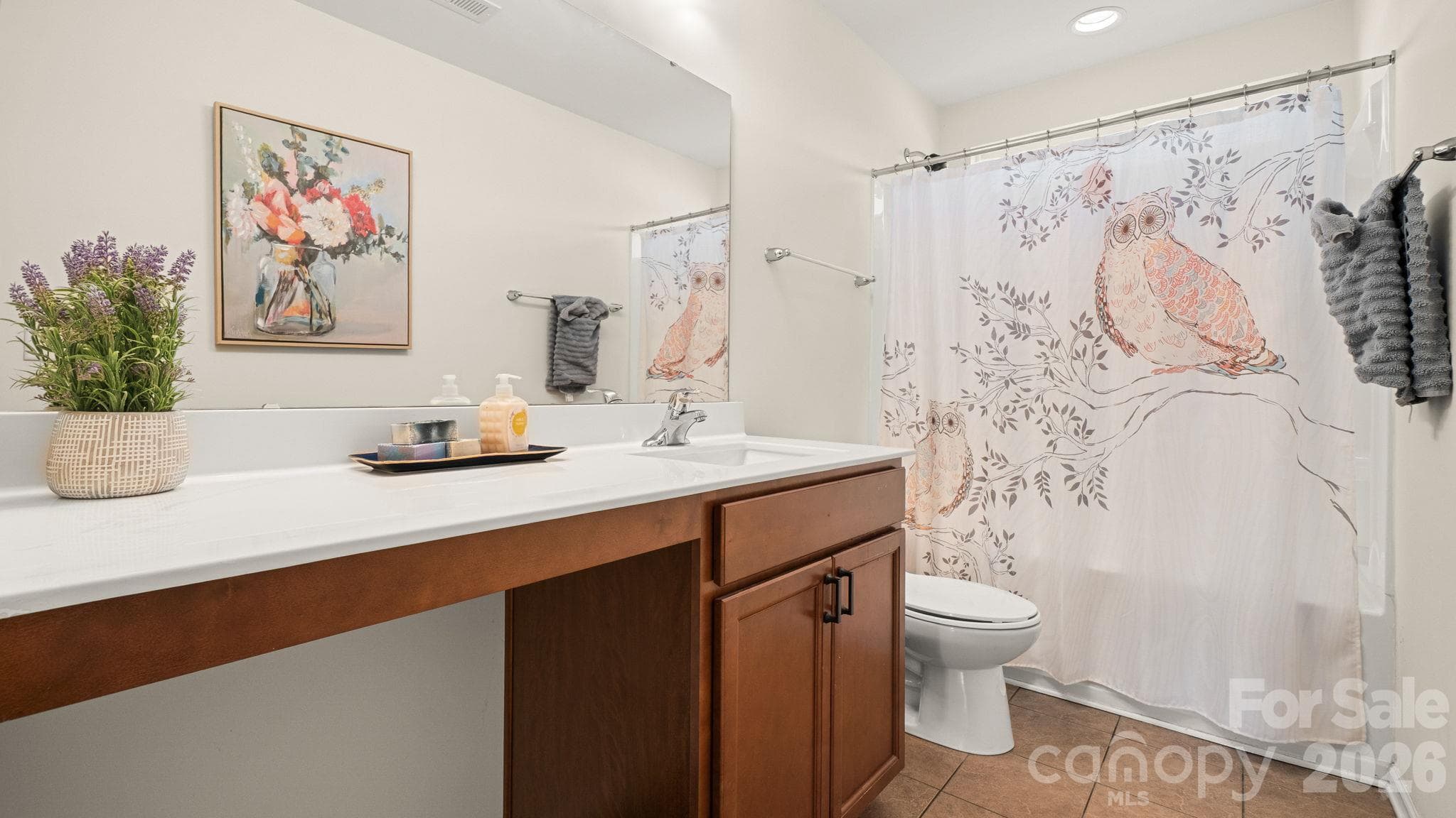 Upstairs full bathroom with tub/shower - 1232 New River Drive, Concord