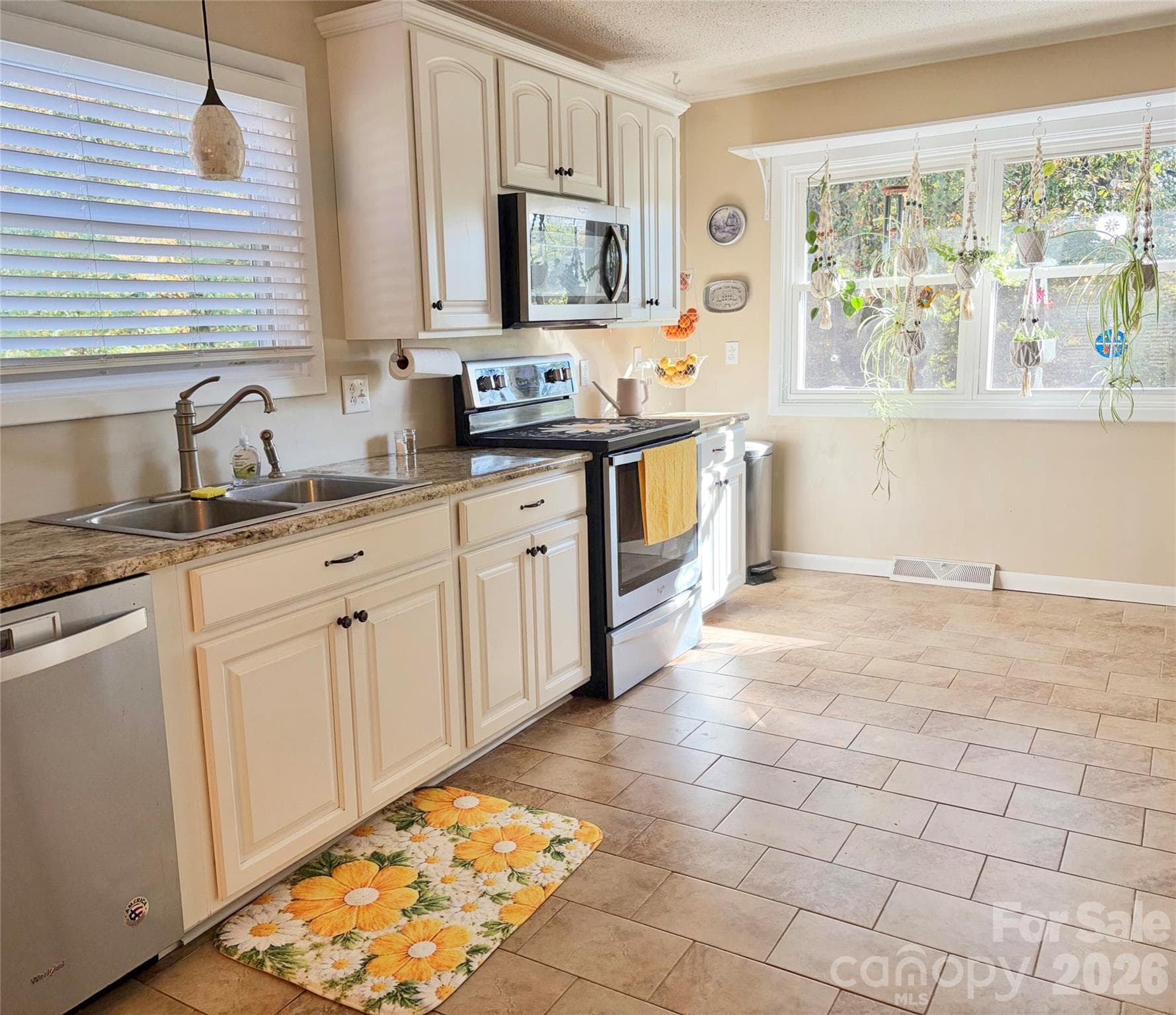 Single Family Residence at 430 Carters Ridge Road, Spruce Pine, photo 4 of 10
