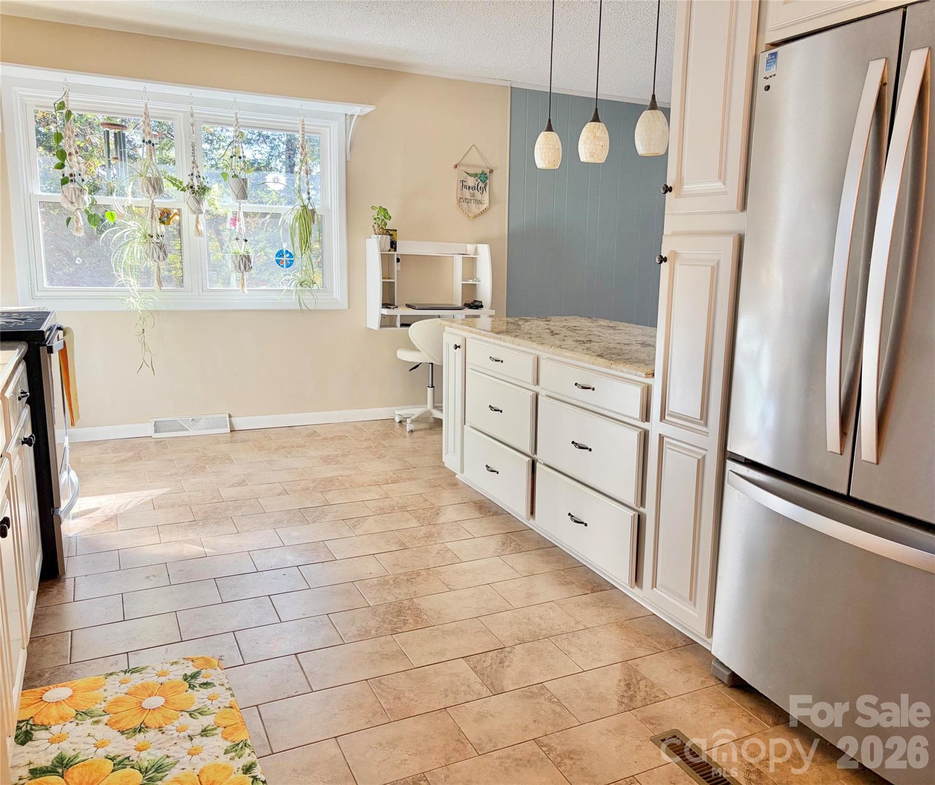 Single Family Residence at 430 Carters Ridge Road, Spruce Pine, photo 5 of 10