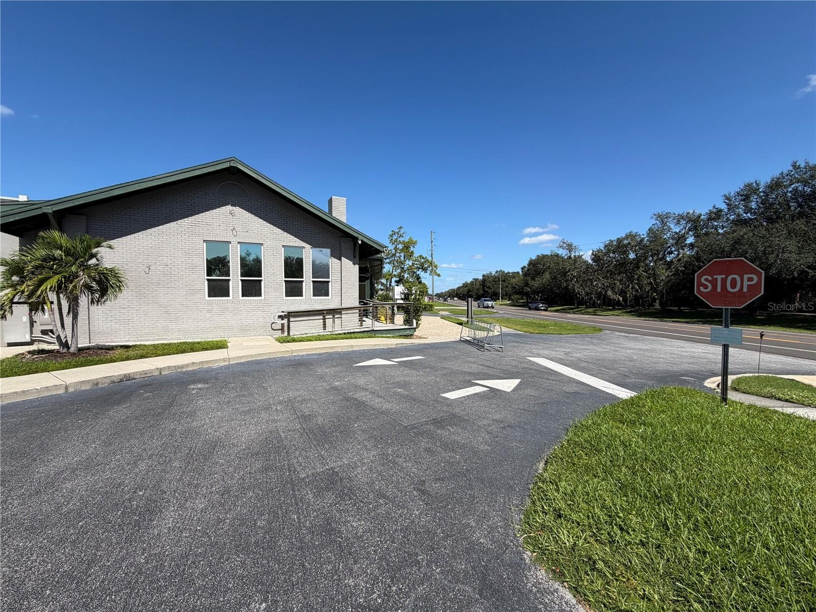 Parking Lot Entrance - 3419 ALT 19, PALM HARBOR