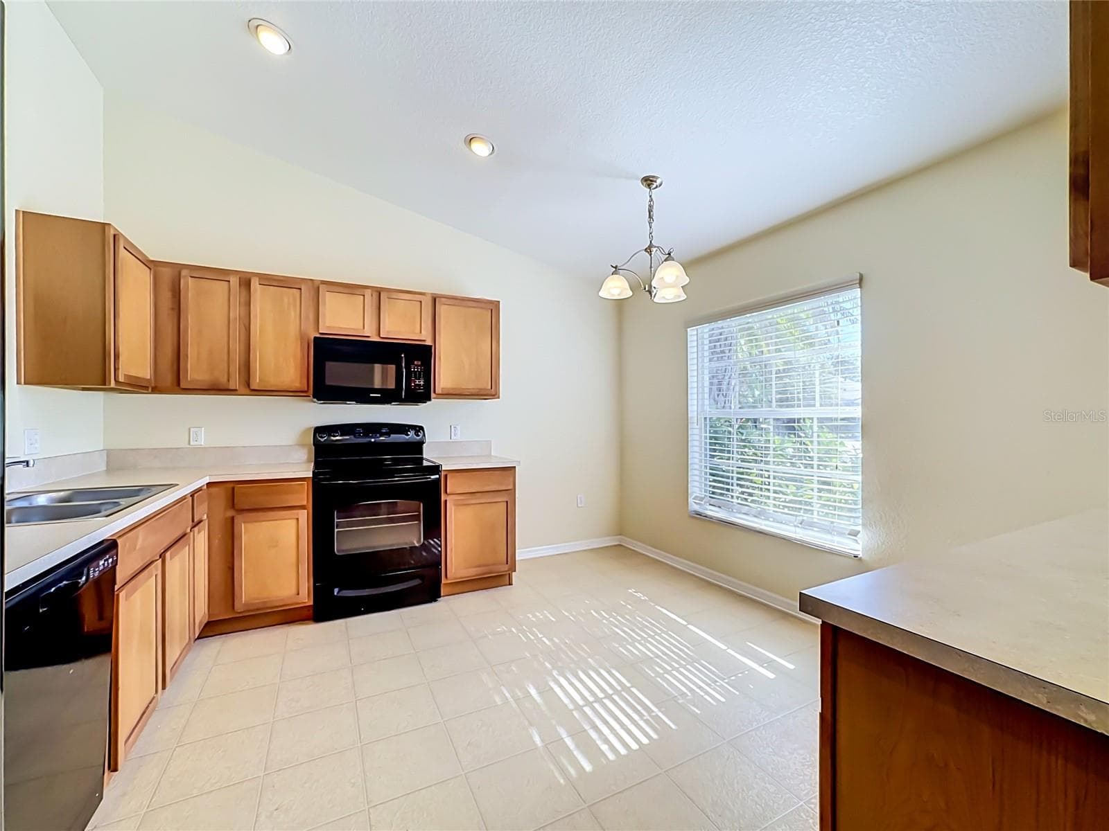 Eat-In Kitchen - 10852 STANDING STONE DR, WIMAUMA