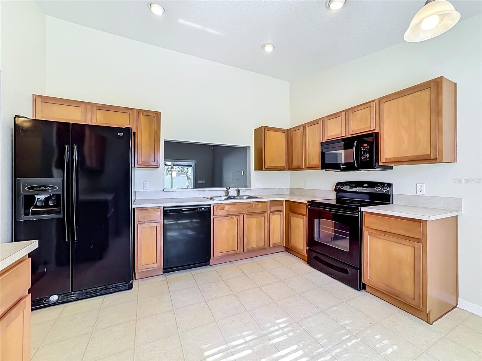 Kitchen - 10852 STANDING STONE DR, WIMAUMA