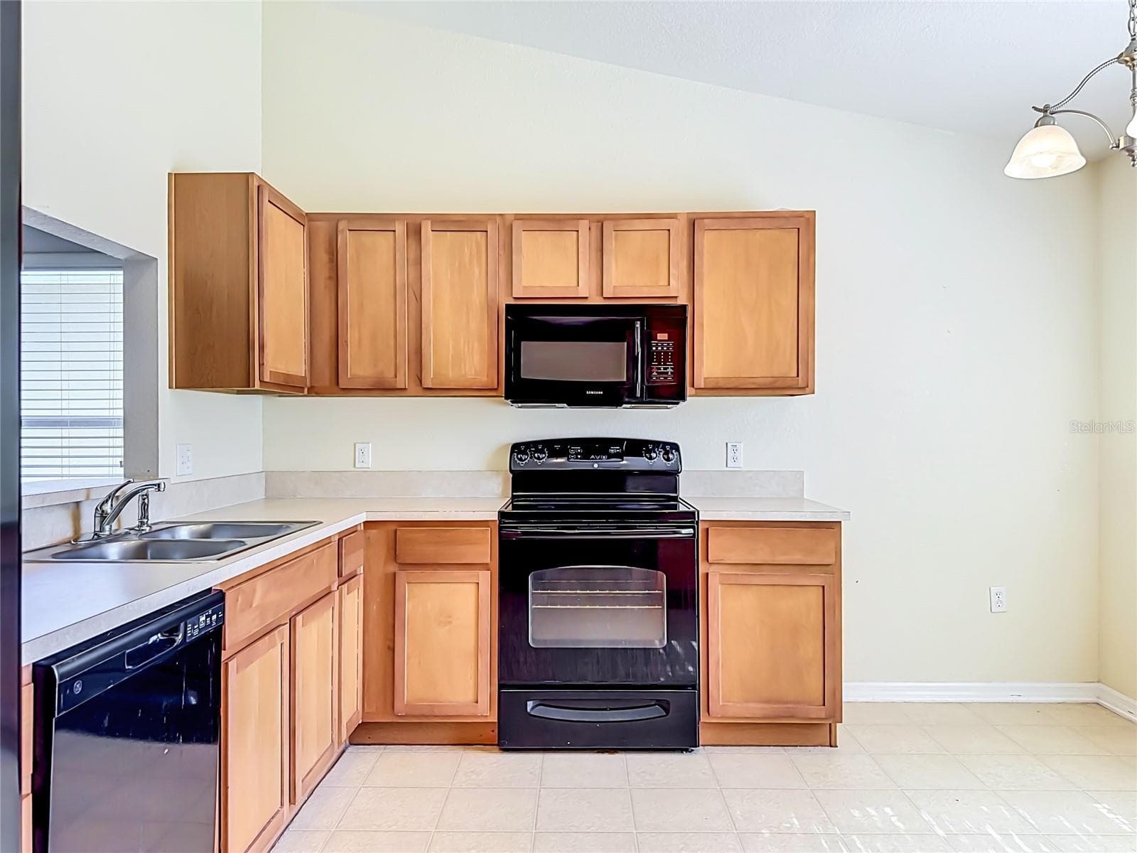 Kitchen - 10852 STANDING STONE DR, WIMAUMA