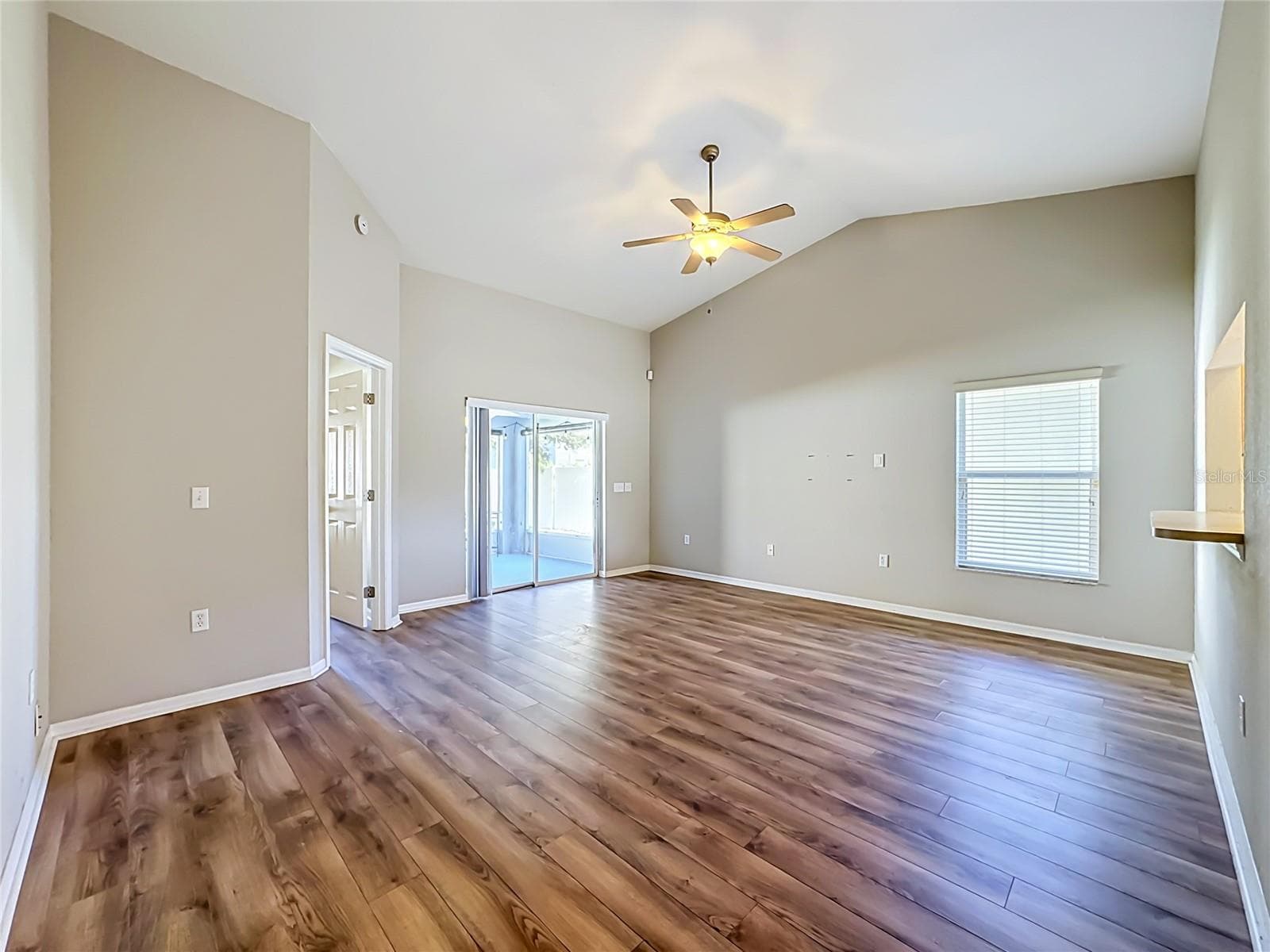 Living Room - 10852 STANDING STONE DR, WIMAUMA