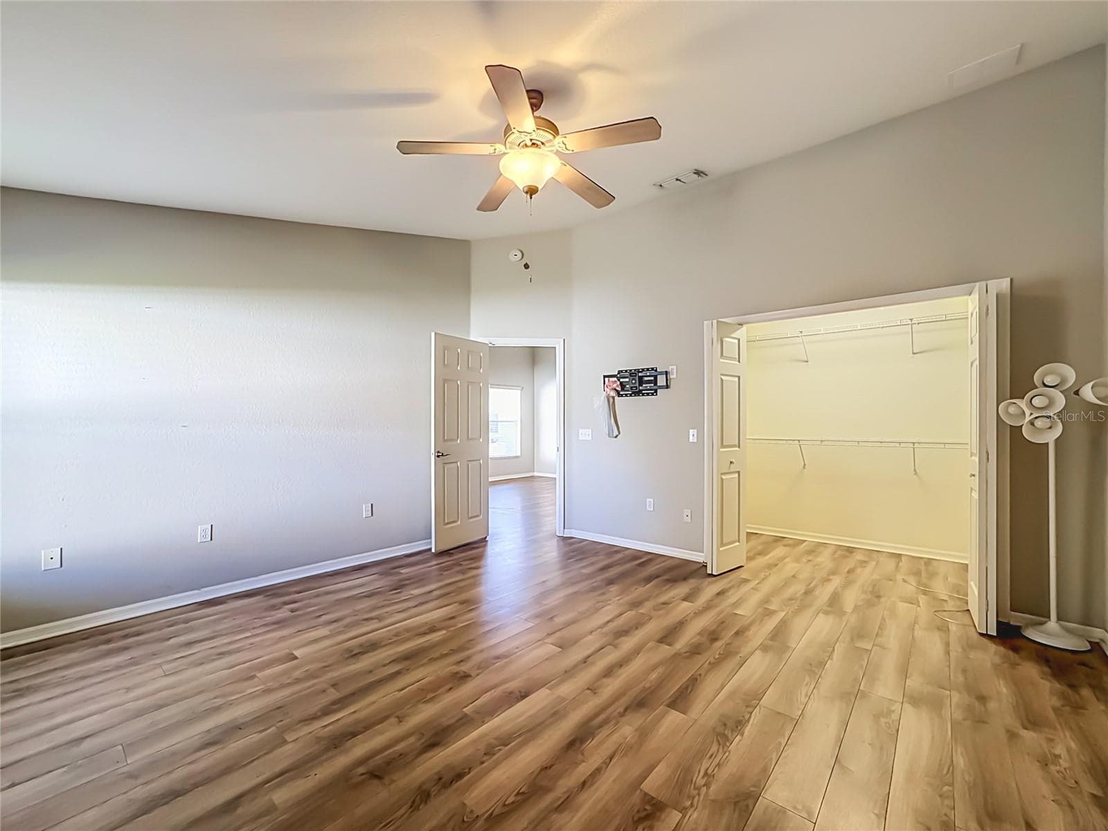 Primary Bedroom with En Suite Bathroom - 10852 STANDING STONE DR, WIMAUMA
