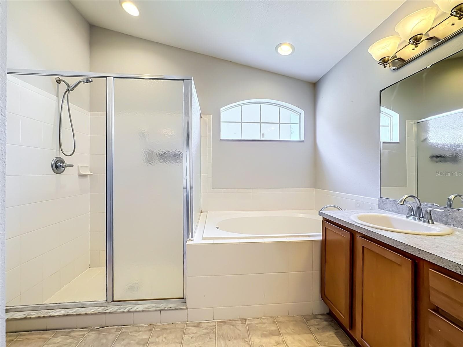 Primary Bedroom - En Suite Bathroom - 10852 STANDING STONE DR, WIMAUMA