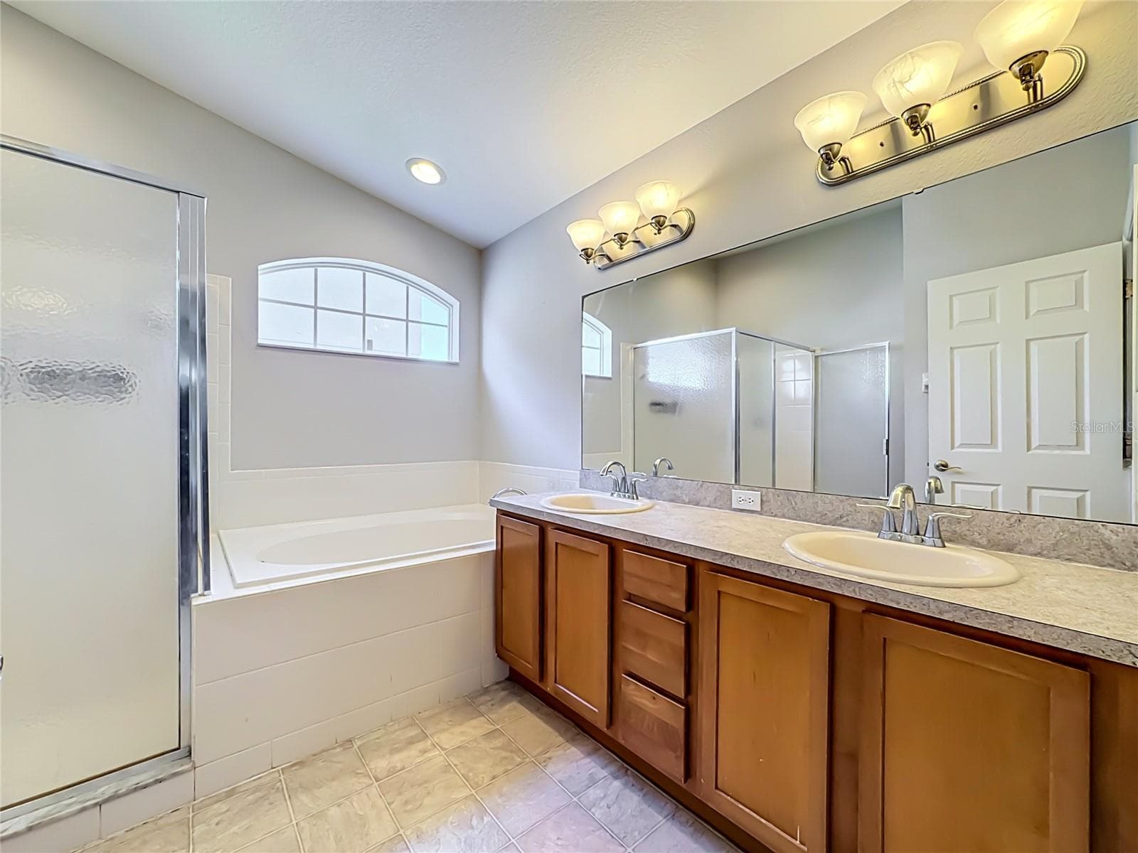 Primary Bedroom - En Suite Bathroom - 10852 STANDING STONE DR, WIMAUMA