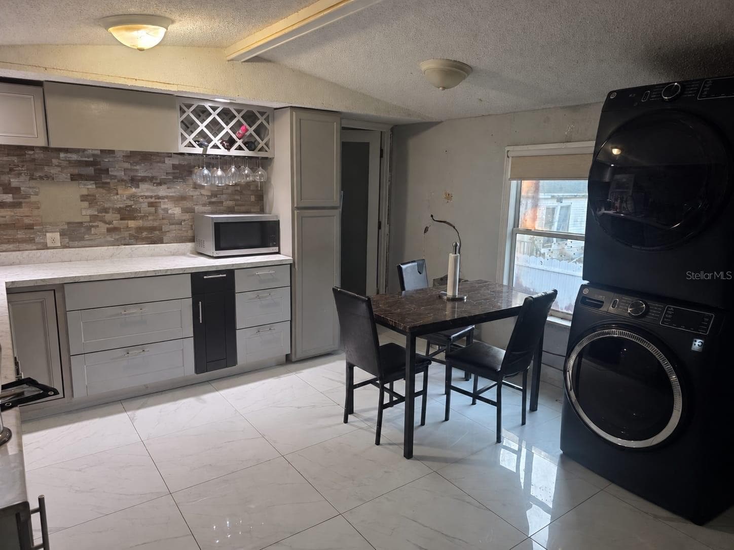 Manufactured Home at 6108 BEACH AVE, GIBSONTON, photo 5 of 11