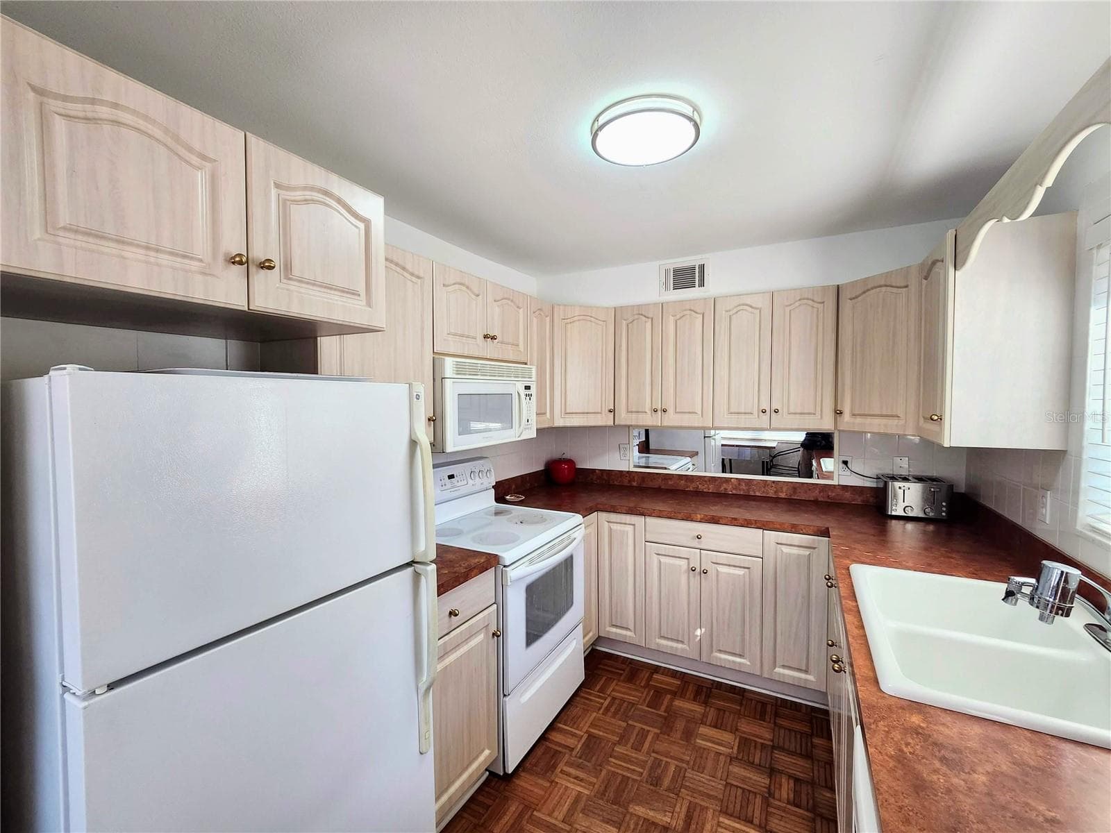 Ample cabinets, light & bright! - 11201 80TH AVE #201, SEMINOLE