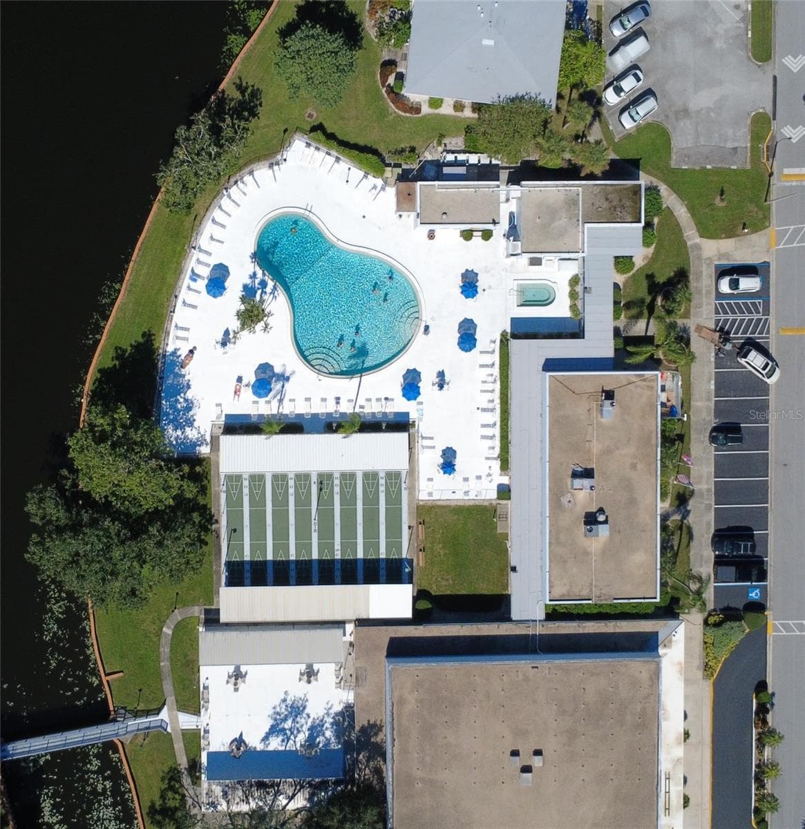 Lakefront pool & spa - 11201 80TH AVE #201, SEMINOLE