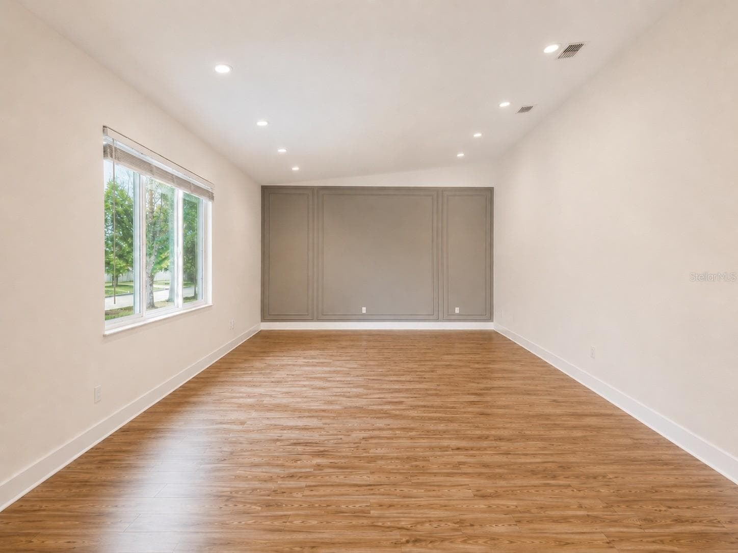Single Family Residence at 108 MISSION HILLS AVE, TEMPLE TERRACE, photo 3 of 16