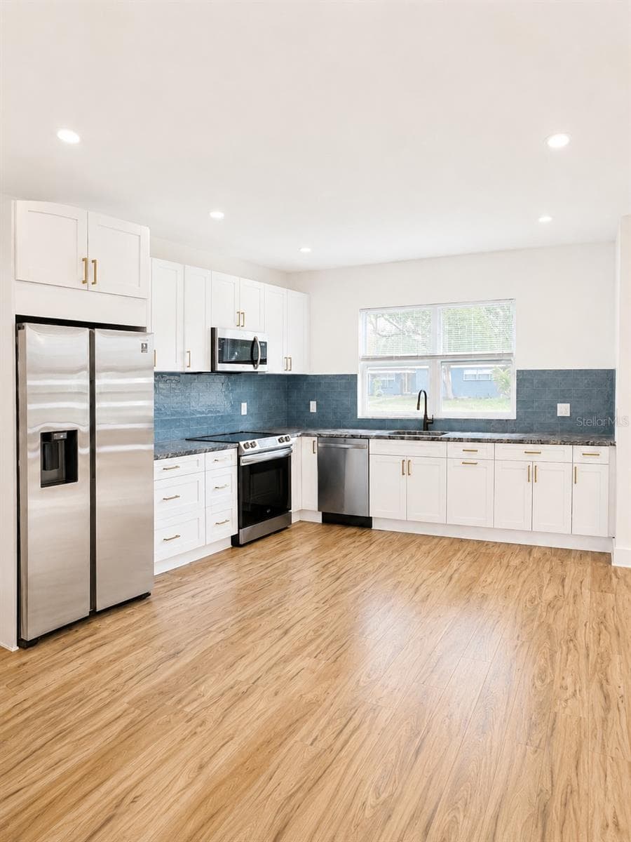 Single Family Residence at 108 MISSION HILLS AVE, TEMPLE TERRACE, photo 5 of 16