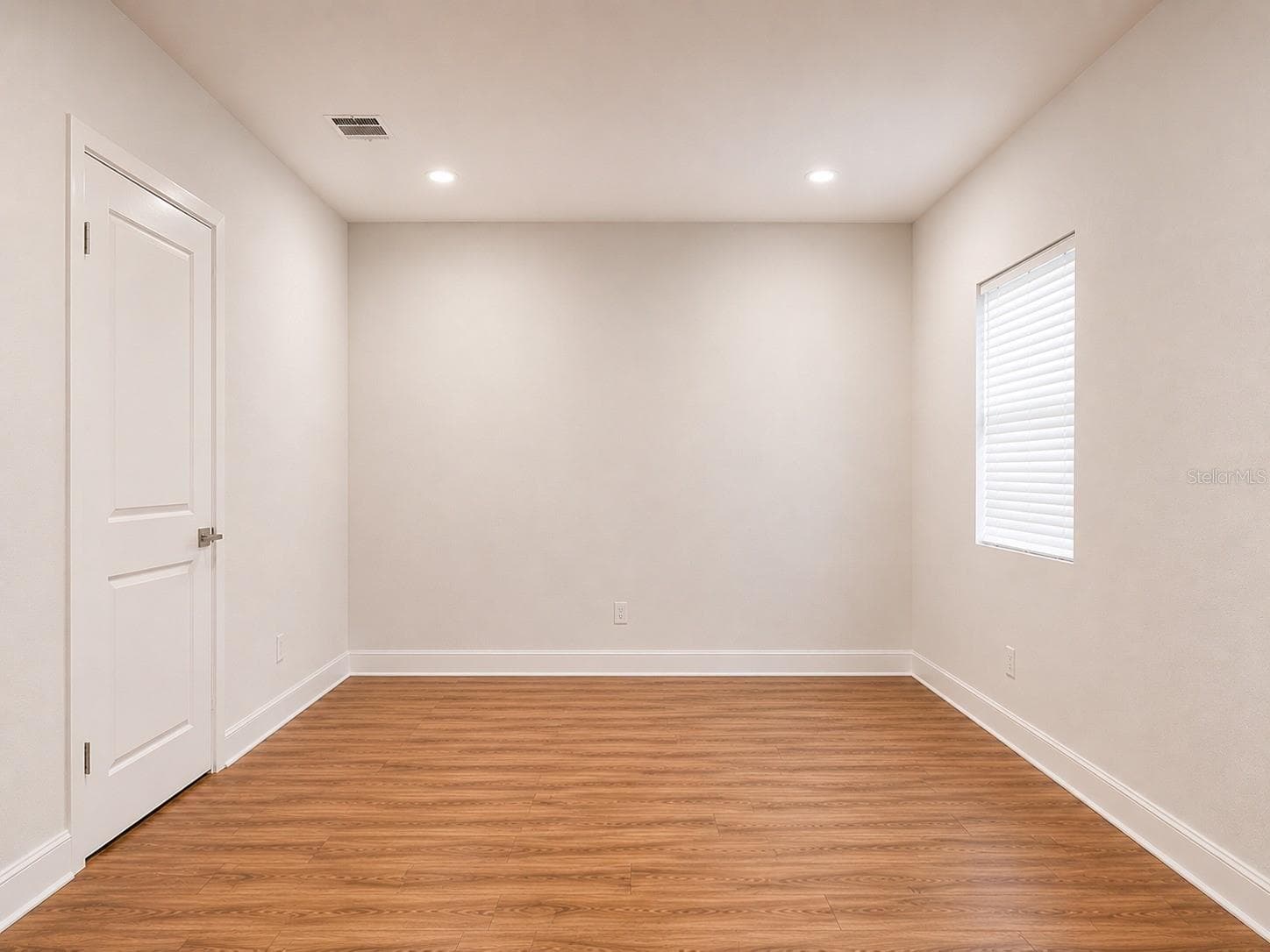 Single Family Residence at 108 MISSION HILLS AVE, TEMPLE TERRACE, photo 6 of 16