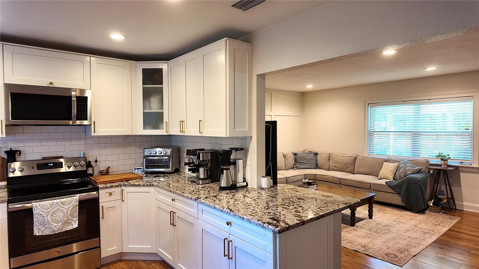 Single Family Residence at 3831 HUDSON LN, TAMPA, photo 10 of 29