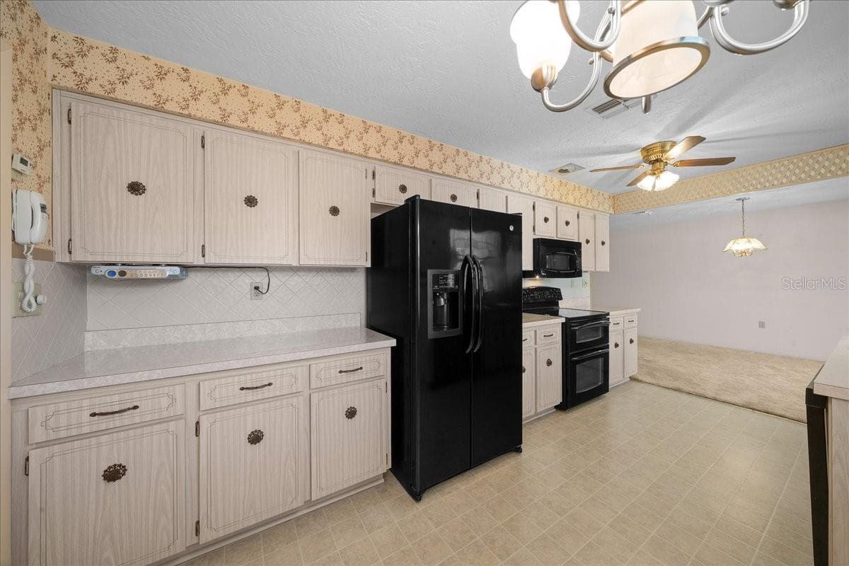 Single Family Residence at 317 S BARBOUR ST, BEVERLY HILLS, photo 14 of 45