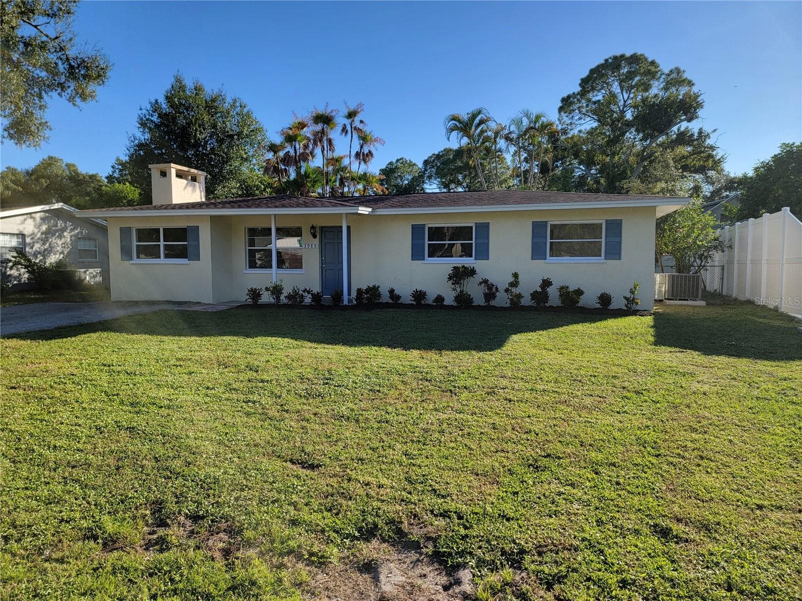 Single Family Residence at 3988 BERKSHIRE DR, SARASOTA, photo 7 of 33