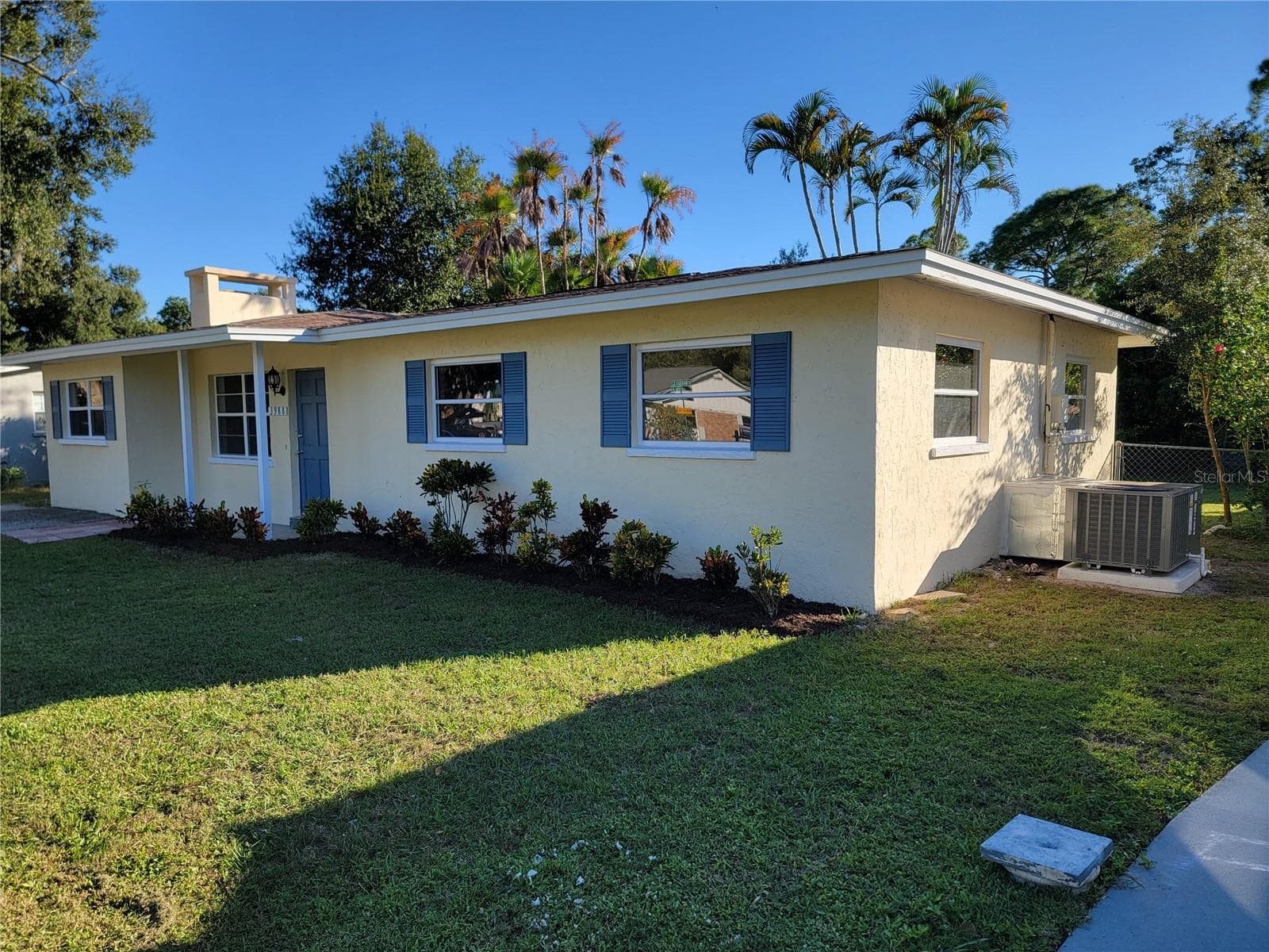 Single Family Residence at 3988 BERKSHIRE DR, SARASOTA, photo 8 of 33
