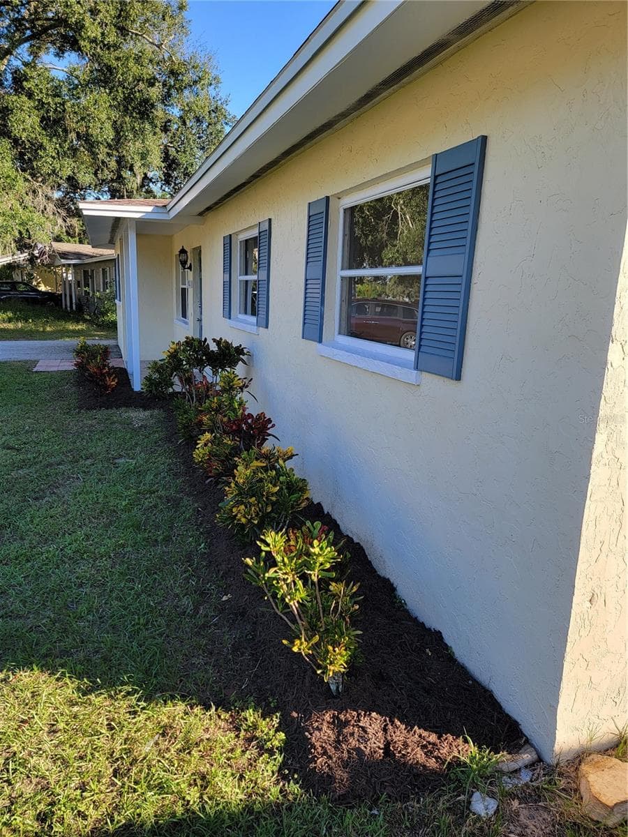 Single Family Residence at 3988 BERKSHIRE DR, SARASOTA, photo 9 of 33
