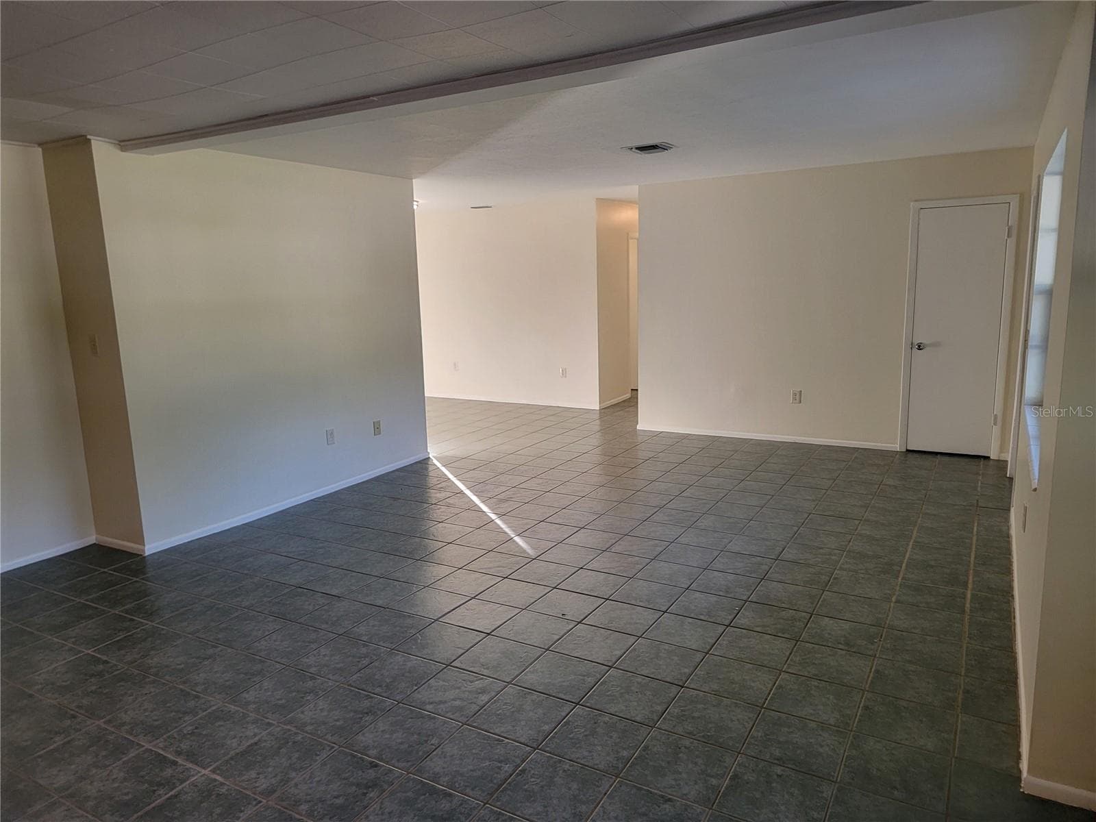 Single Family Residence at 3988 BERKSHIRE DR, SARASOTA, photo 12 of 33